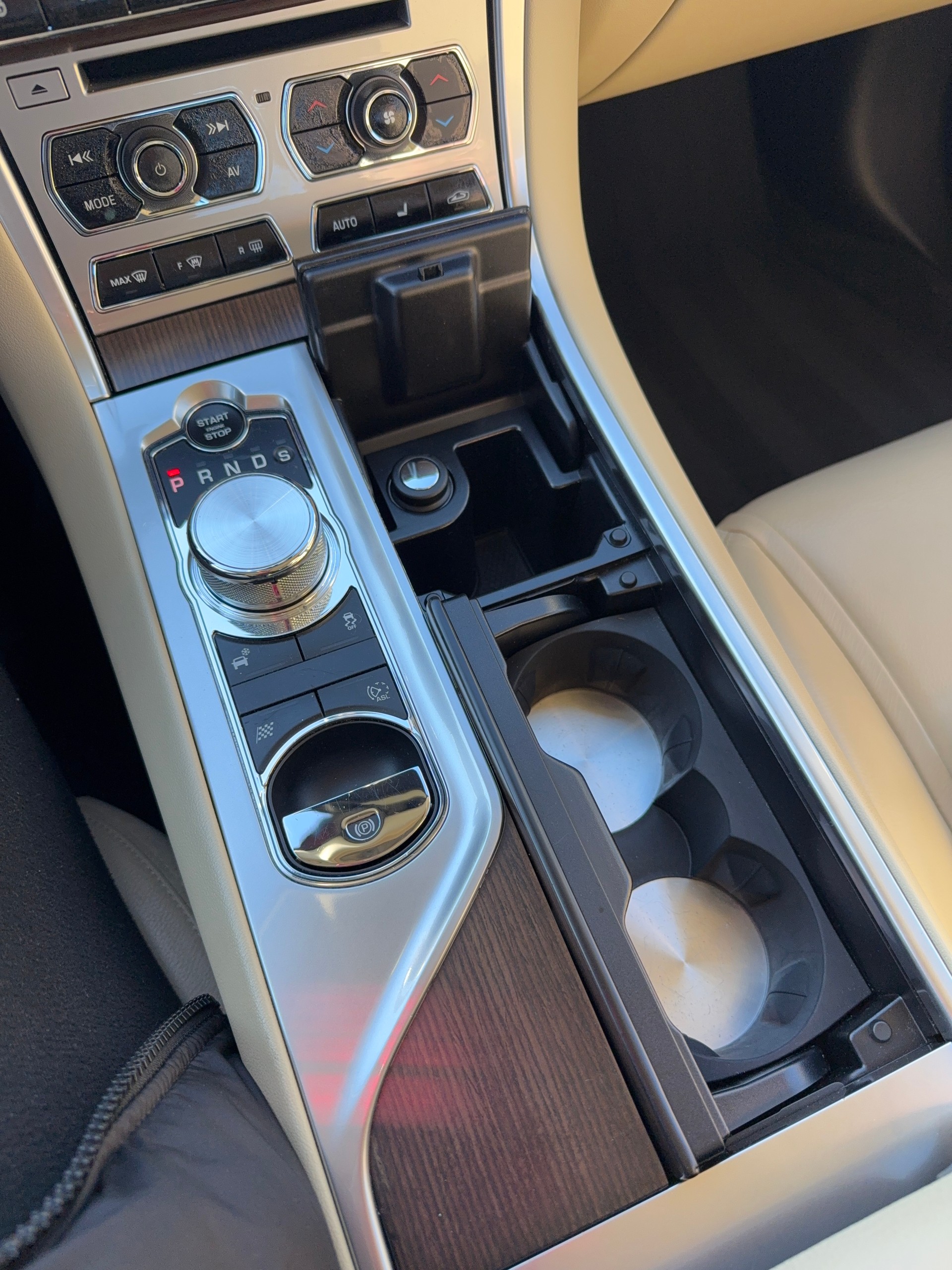 JAGUAR XF 3.0 V6 S/C 4x4-image-15