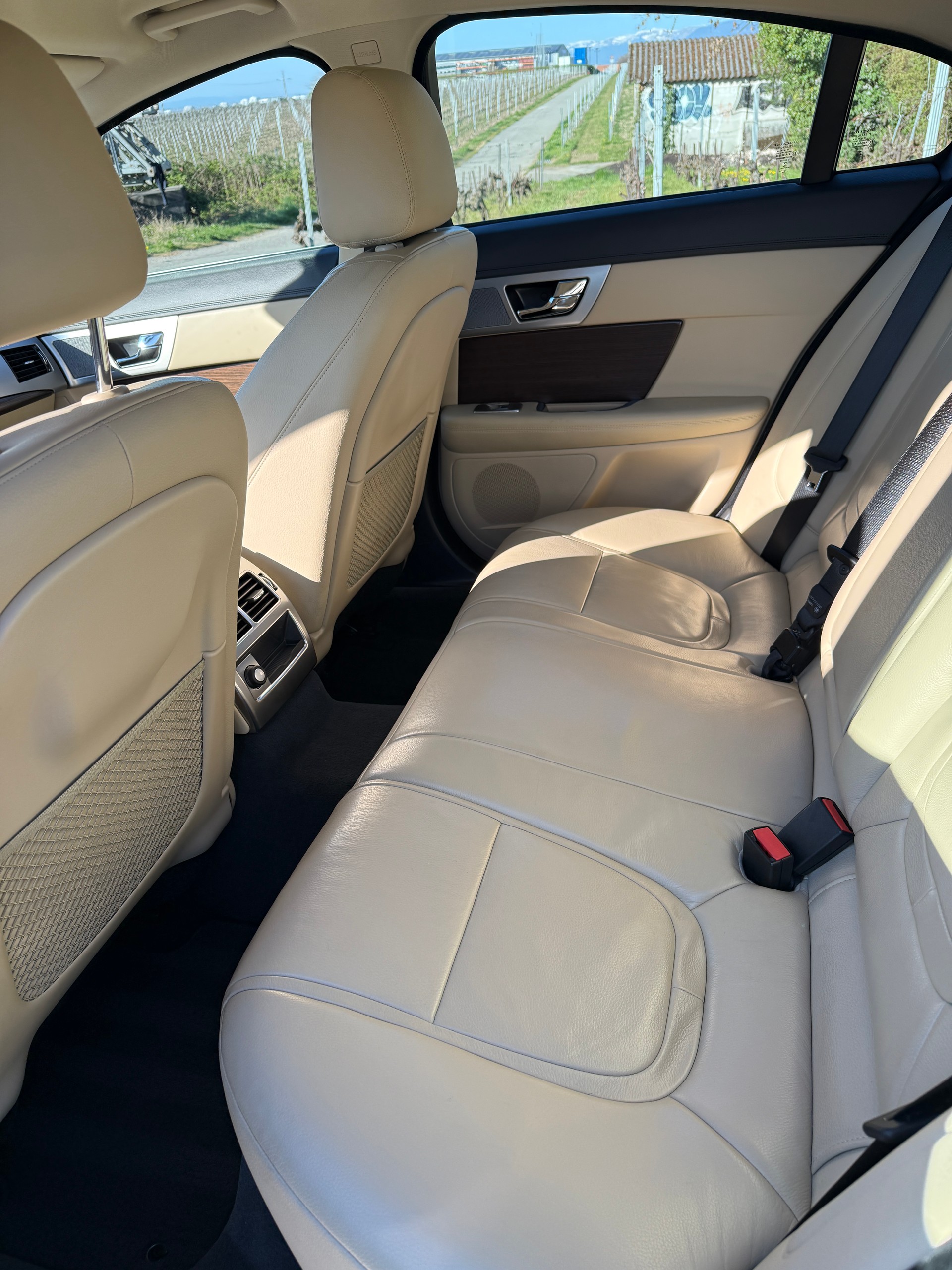 JAGUAR XF 3.0 V6 S/C 4x4-image-9