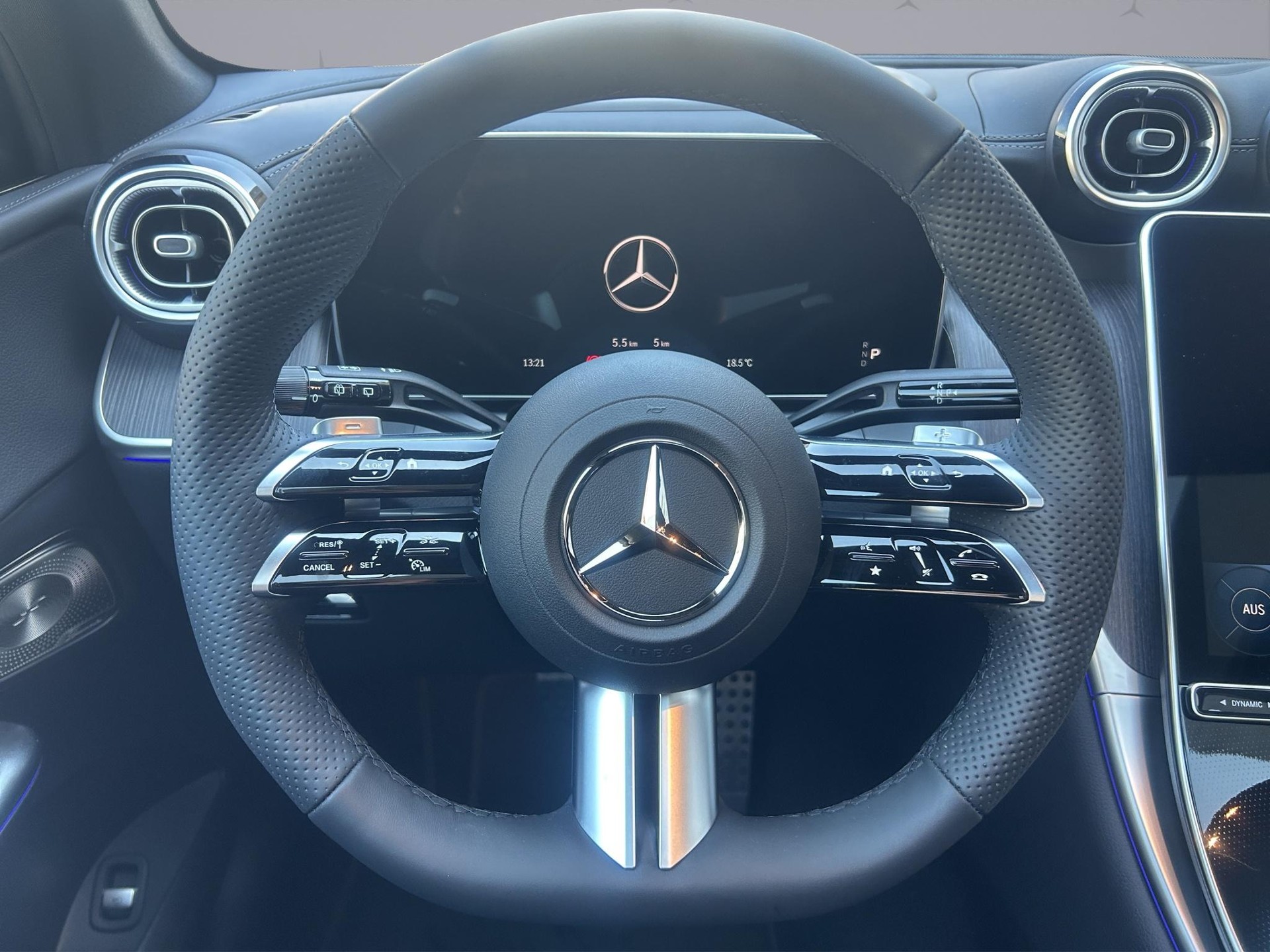 MERCEDES-BENZ GLC 220 d AMG Line 4matic-image-11