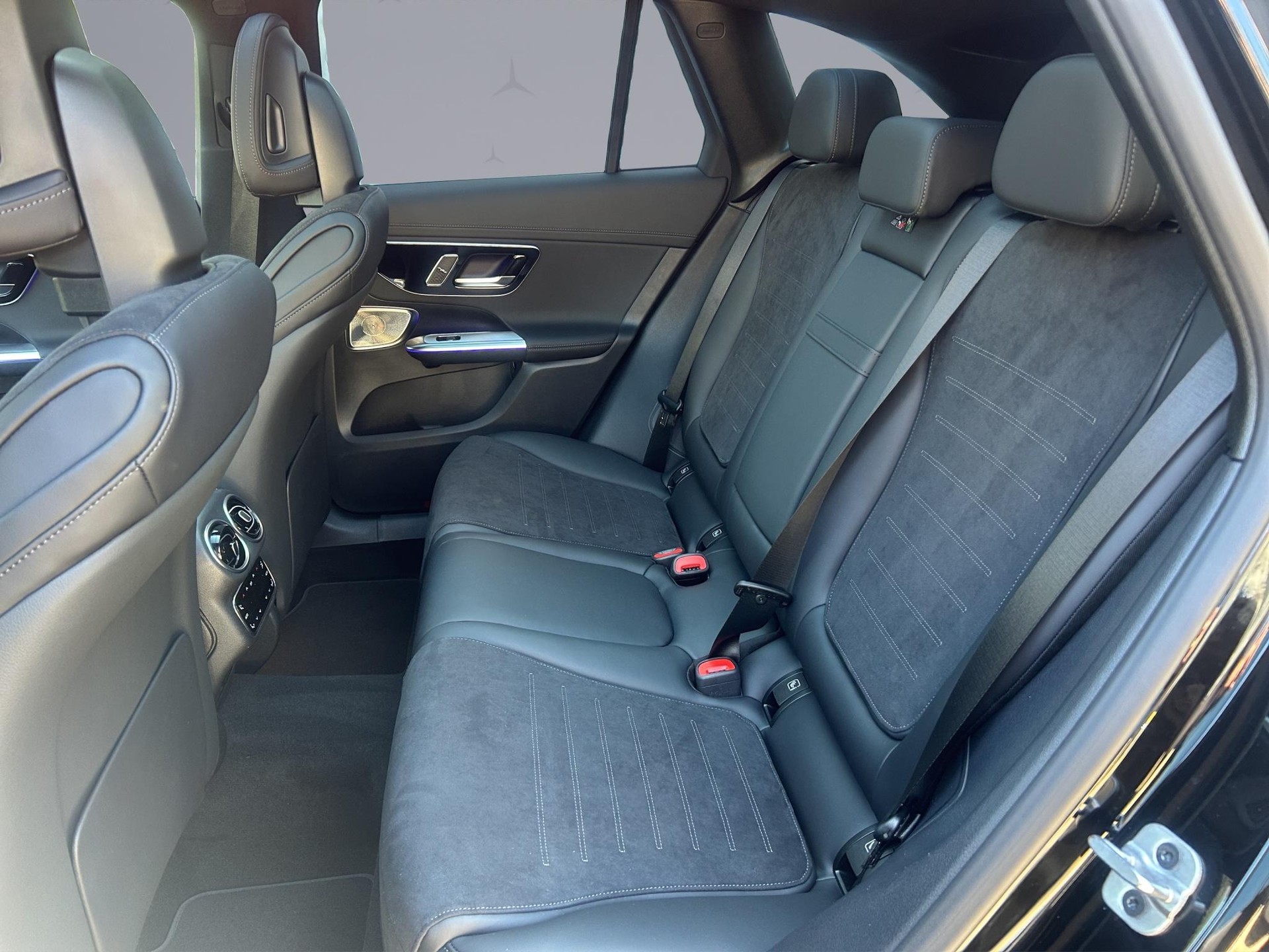 MERCEDES-BENZ GLC 220 d AMG Line 4matic-image-9