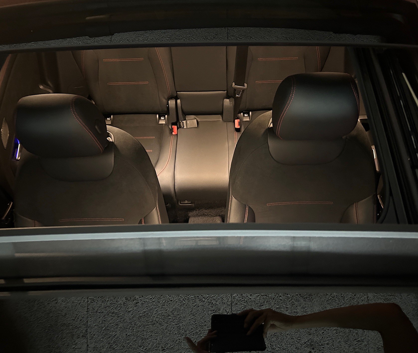 MERCEDES-BENZ GLA 220 4Matic 8G-DCT -Facelift Modell-CH Fahrzeug mit Gratisservice und Werksgarantie-Burmester Sound-Schiebedach-el. Sitze-image-22