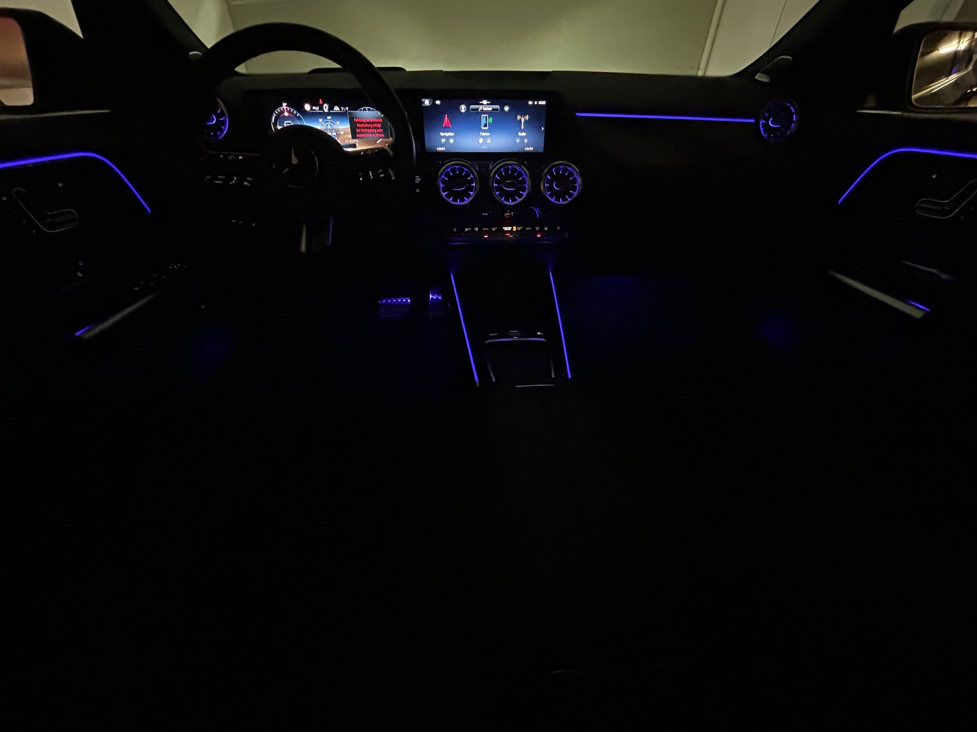 MERCEDES-BENZ GLA 220 4Matic 8G-DCT -Facelift Modell-CH Fahrzeug mit Gratisservice und Werksgarantie-Burmester Sound-Schiebedach-el. Sitze-image-26