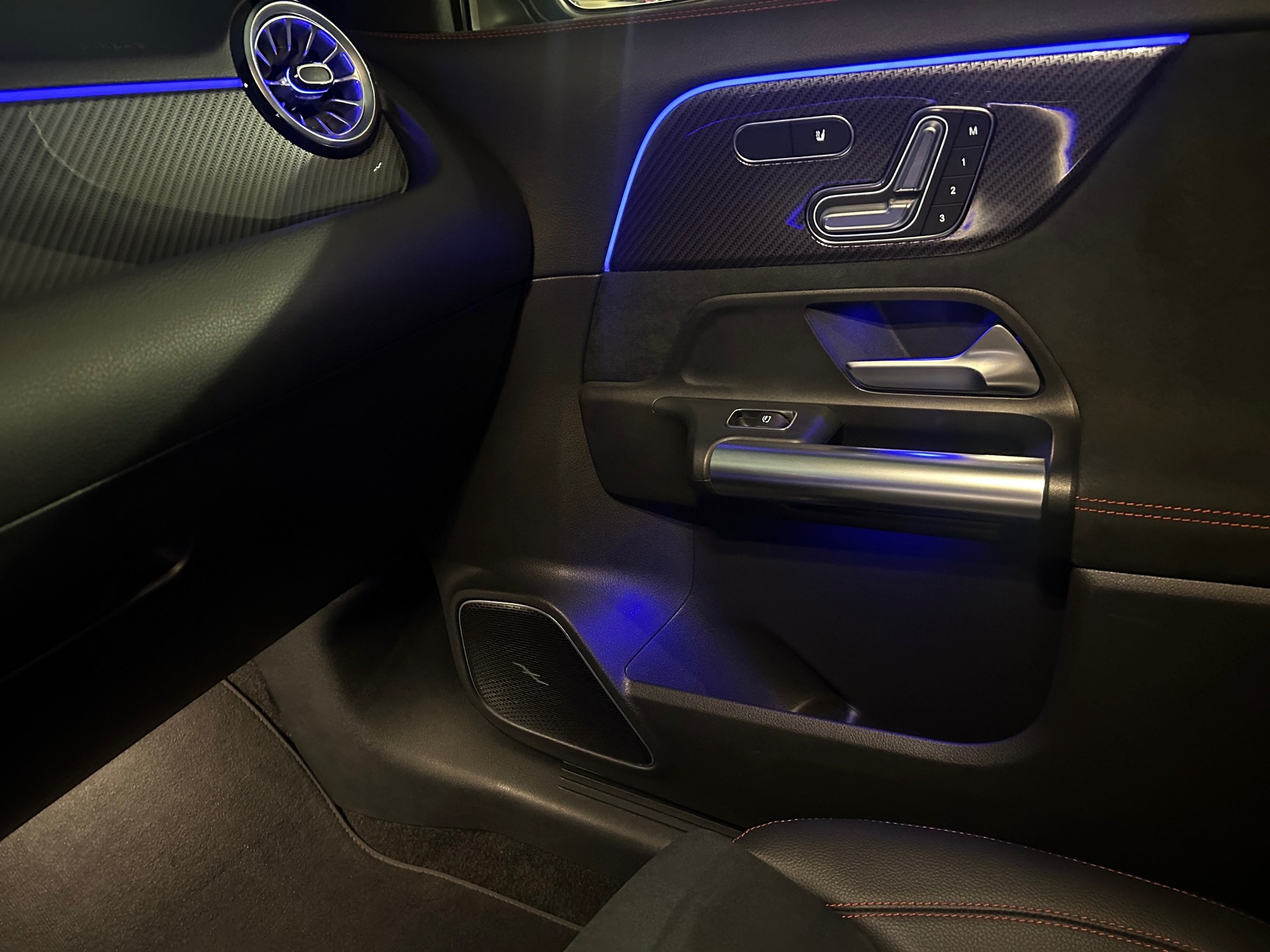 MERCEDES-BENZ GLA 220 4Matic 8G-DCT -Facelift Modell-CH Fahrzeug mit Gratisservice und Werksgarantie-Burmester Sound-Schiebedach-el. Sitze-image-8