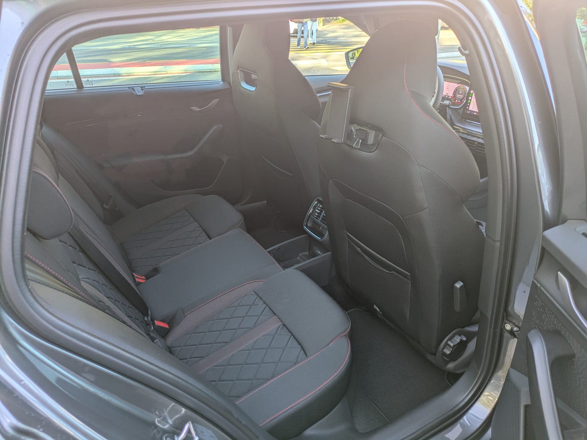 SKODA Octavia Combi 2.0 TSI DSG RS-image-13