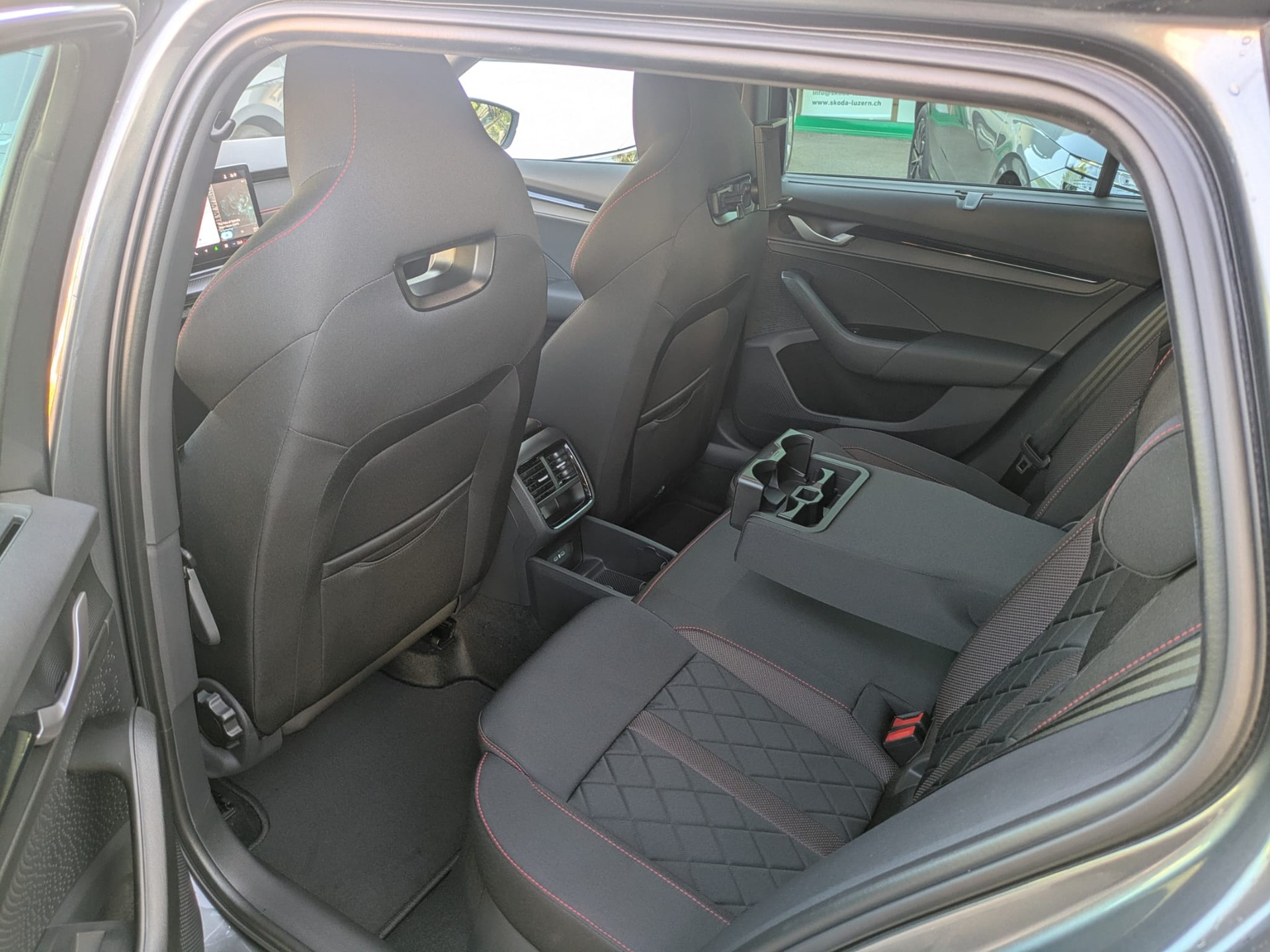 SKODA Octavia Combi 2.0 TSI DSG RS-image-15