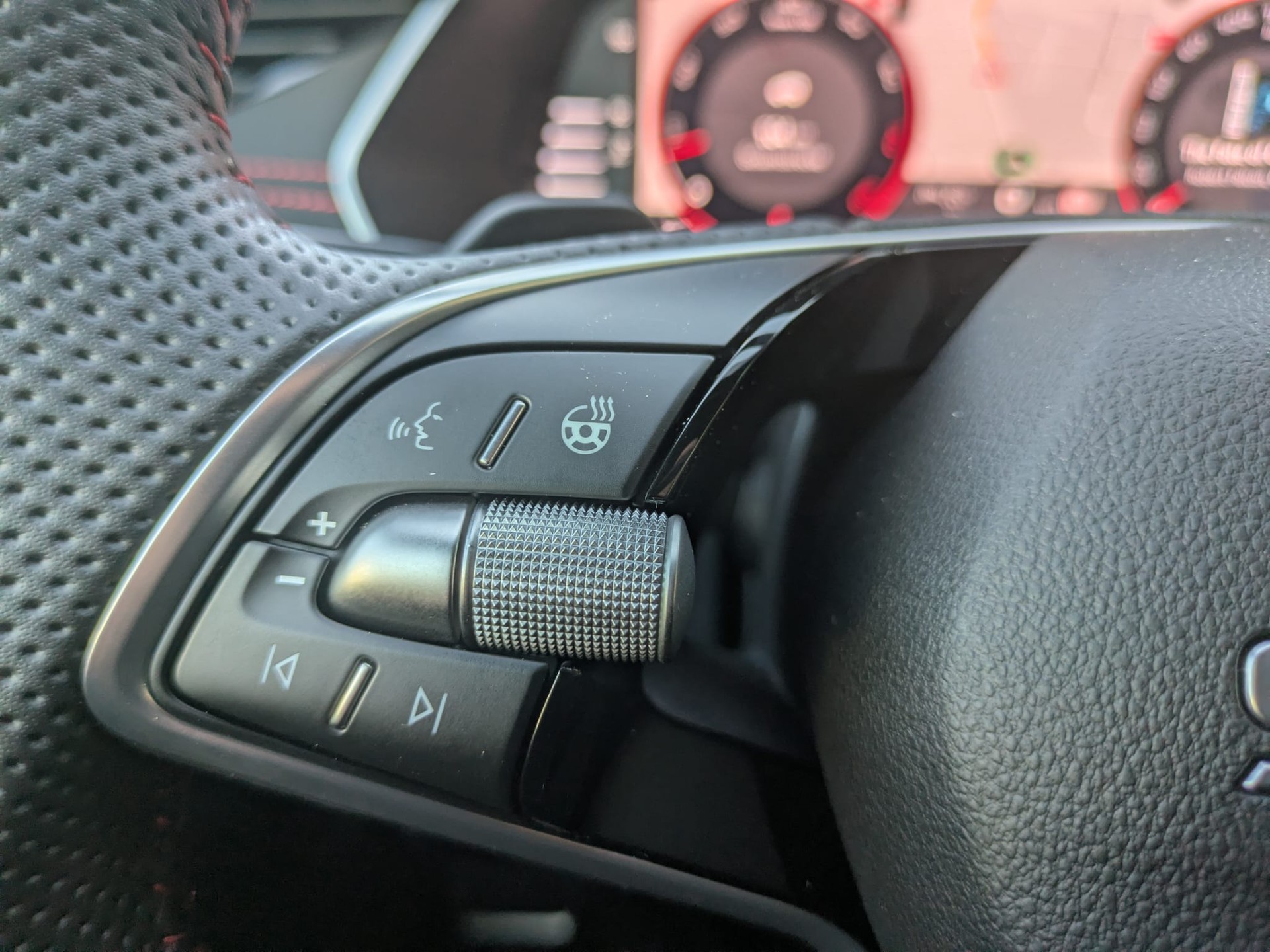 SKODA Octavia Combi 2.0 TSI DSG RS-image-29