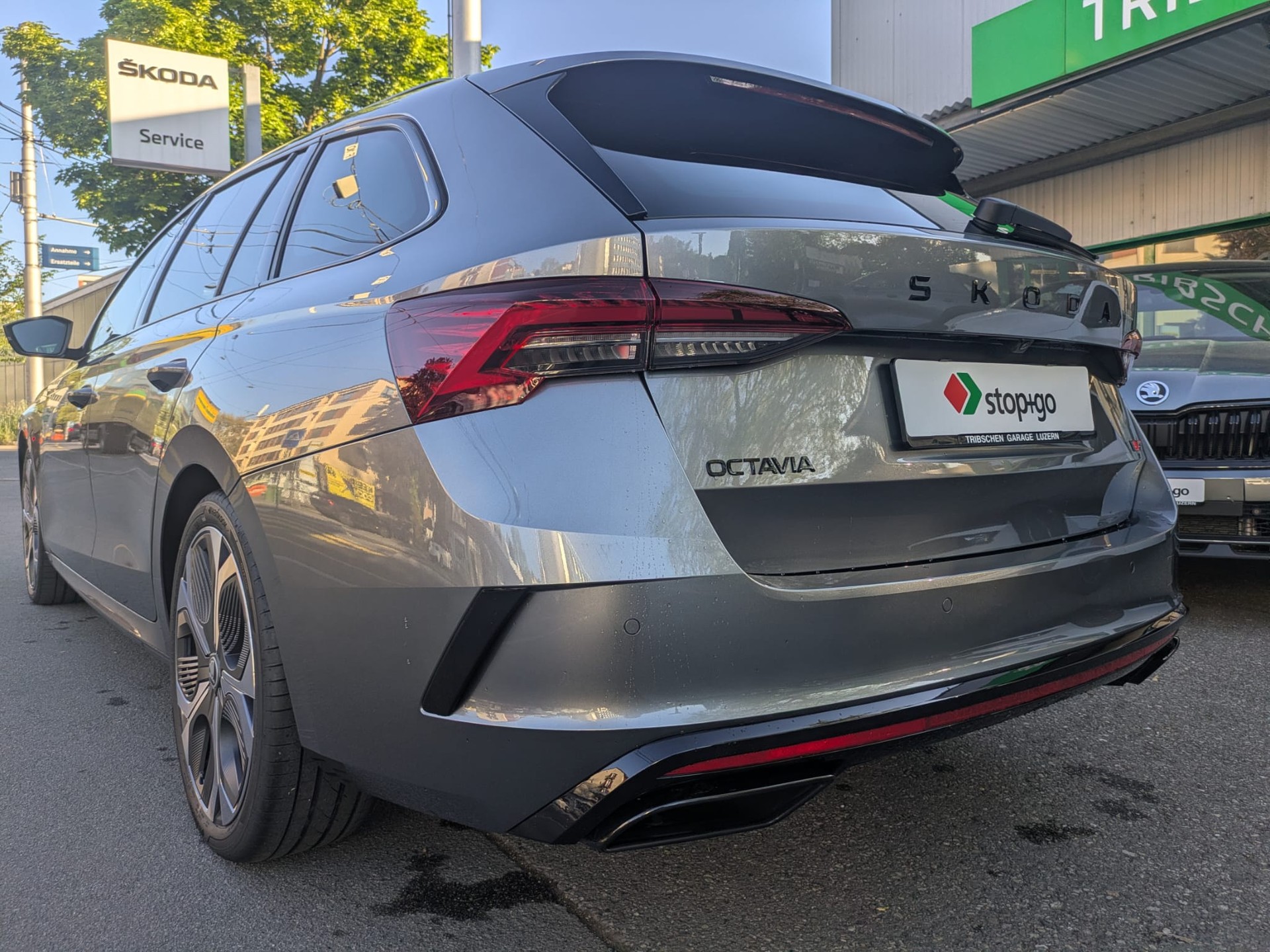 SKODA Octavia Combi 2.0 TSI DSG RS-image-5