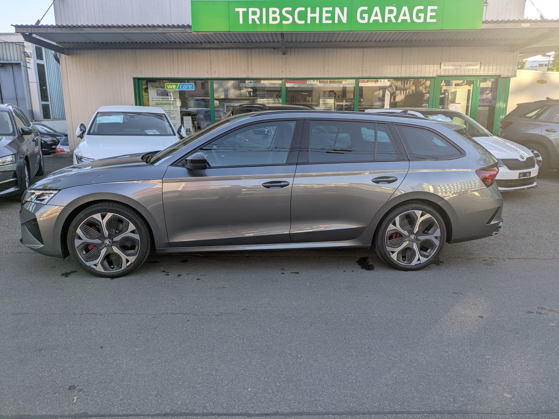 SKODA Octavia Combi 2.0 TSI DSG RS-image-9