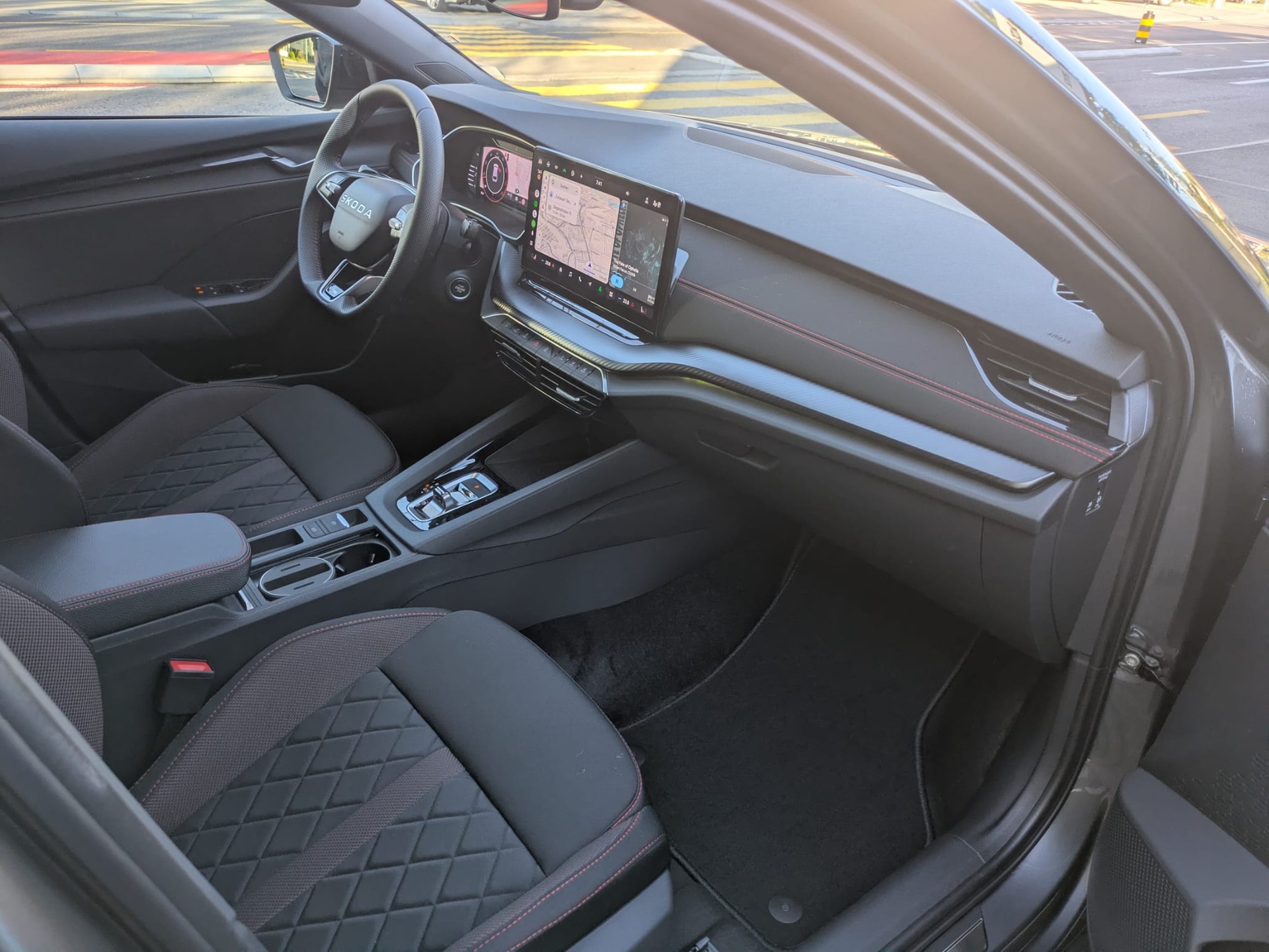 SKODA Octavia Combi 2.0 TSI DSG RS-image-18