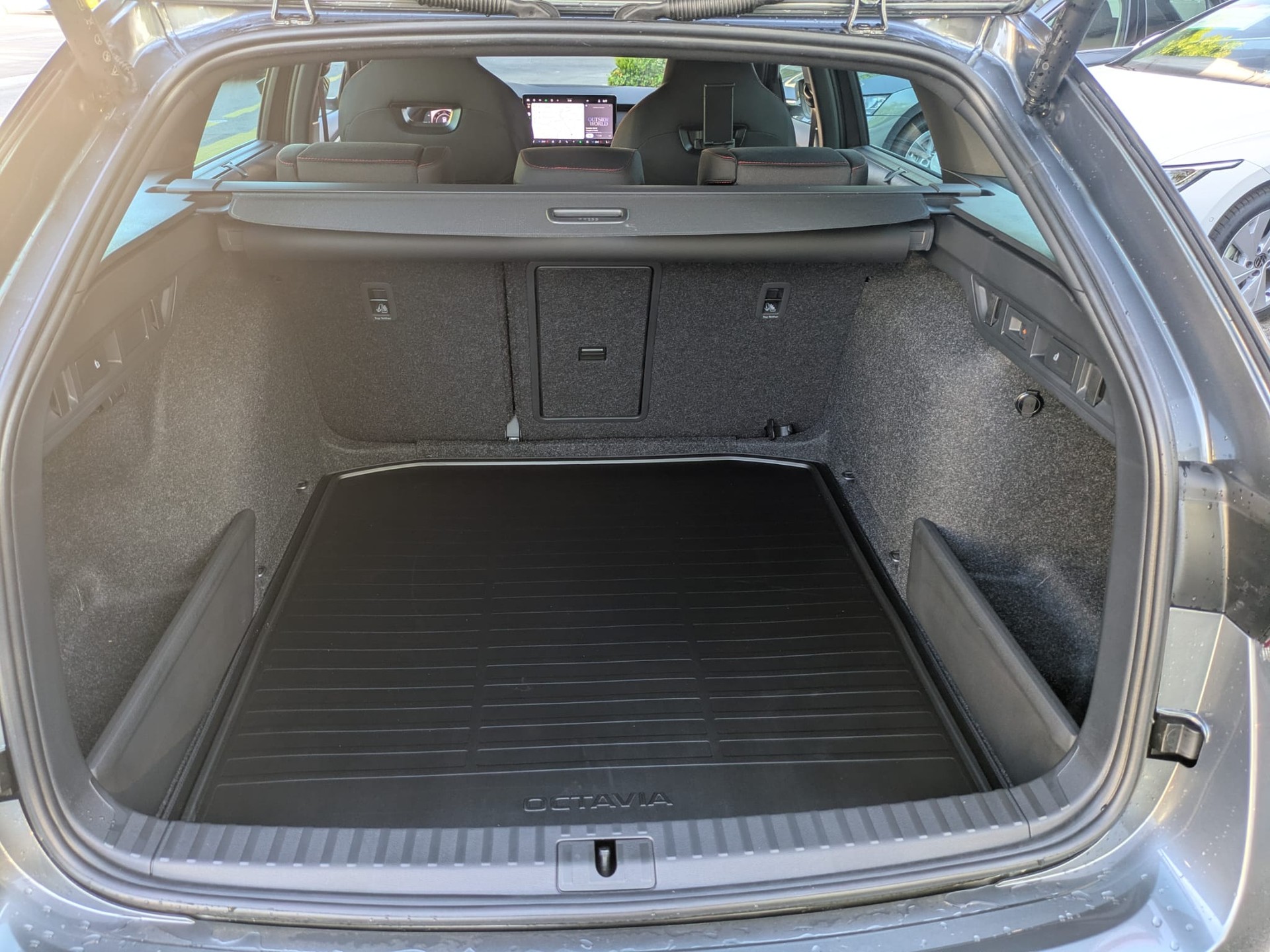 SKODA Octavia Combi 2.0 TSI DSG RS-image-10