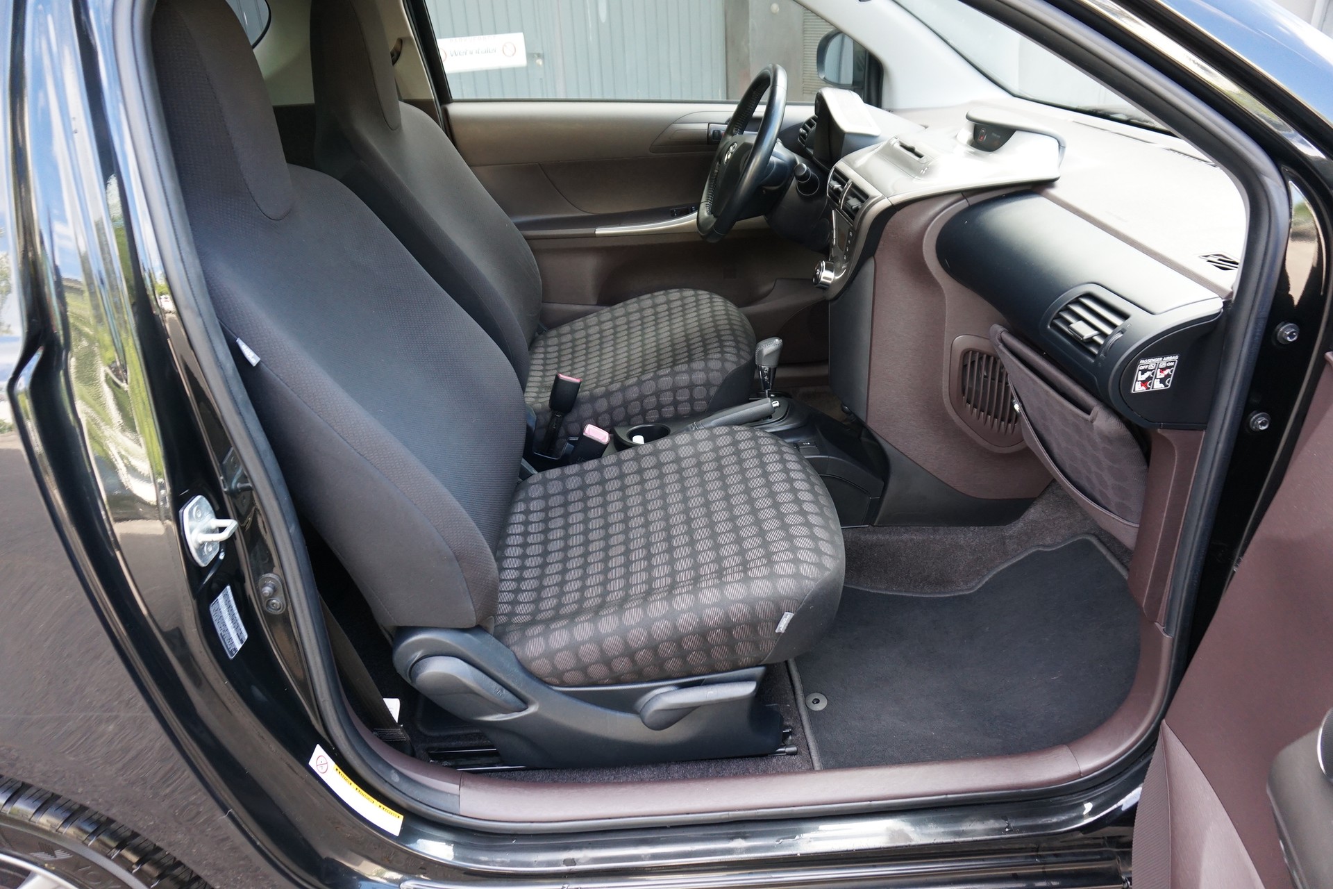 TOYOTA iQ 1.0 VVT-i Multidrive-image-10