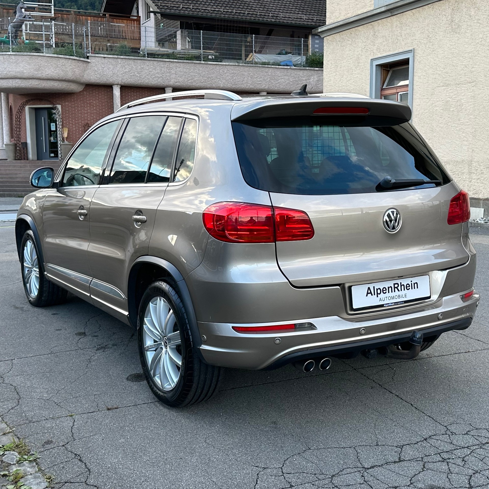 VW Tiguan 2.0 TDI BMT Cup R-Line 4Motion DSG-image-4