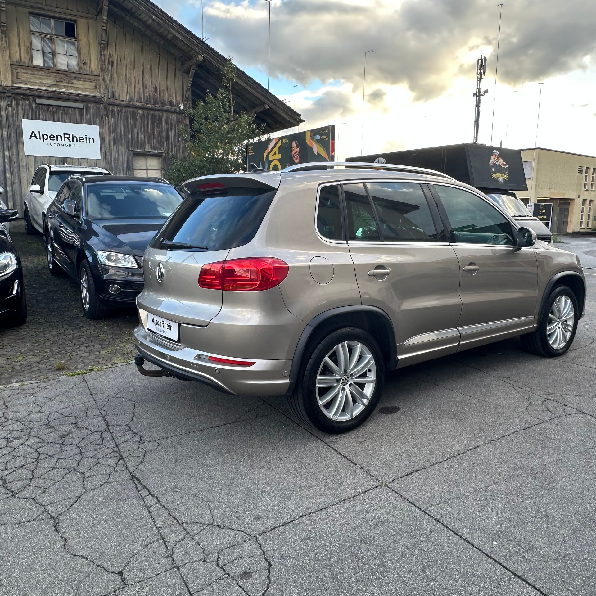 VW Tiguan 2.0 TDI BMT Cup R-Line 4Motion DSG-image-2