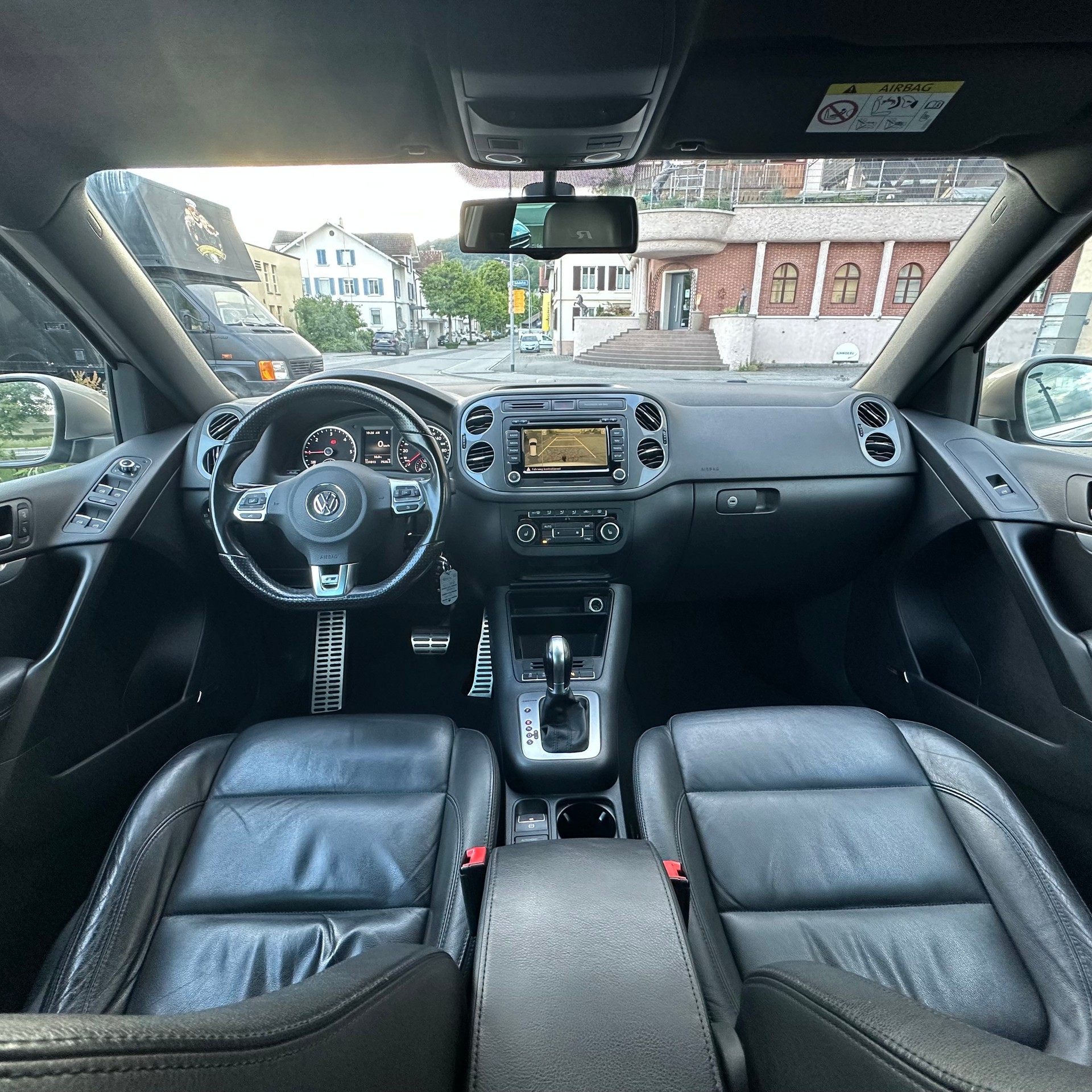 VW Tiguan 2.0 TDI BMT Cup R-Line 4Motion DSG-image-9