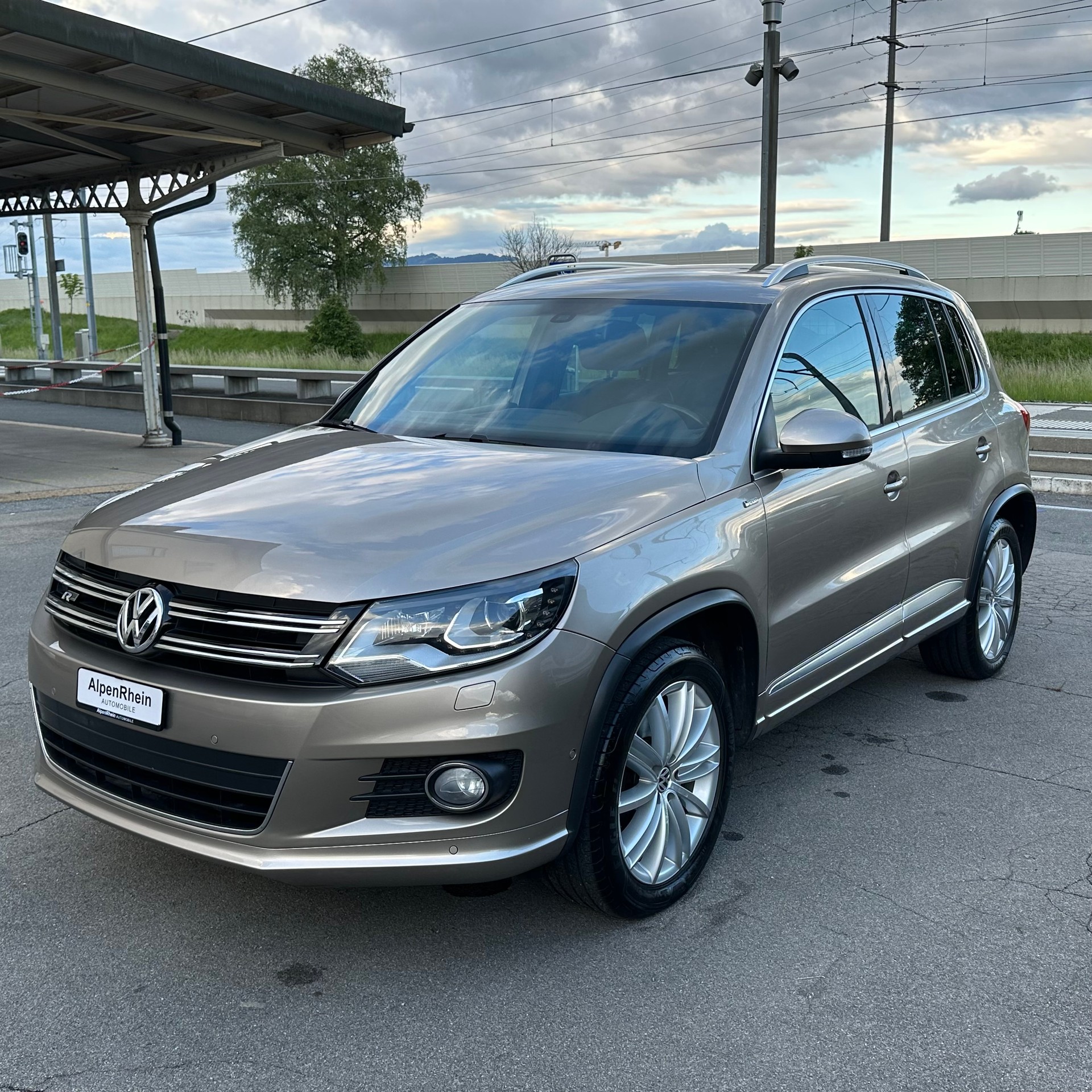 VW Tiguan 2.0 TDI BMT Cup R-Line 4Motion DSG-image-5