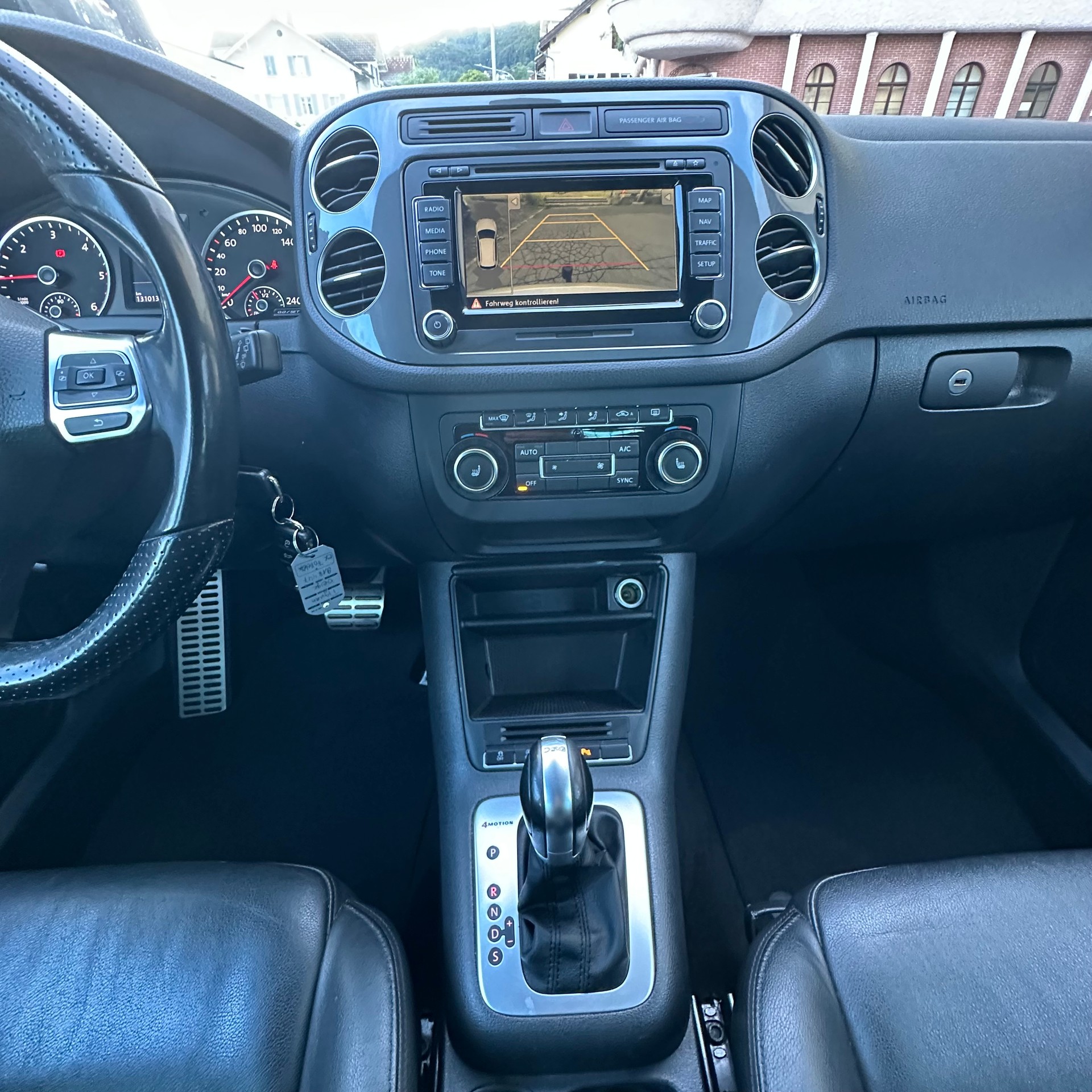 VW Tiguan 2.0 TDI BMT Cup R-Line 4Motion DSG-image-10
