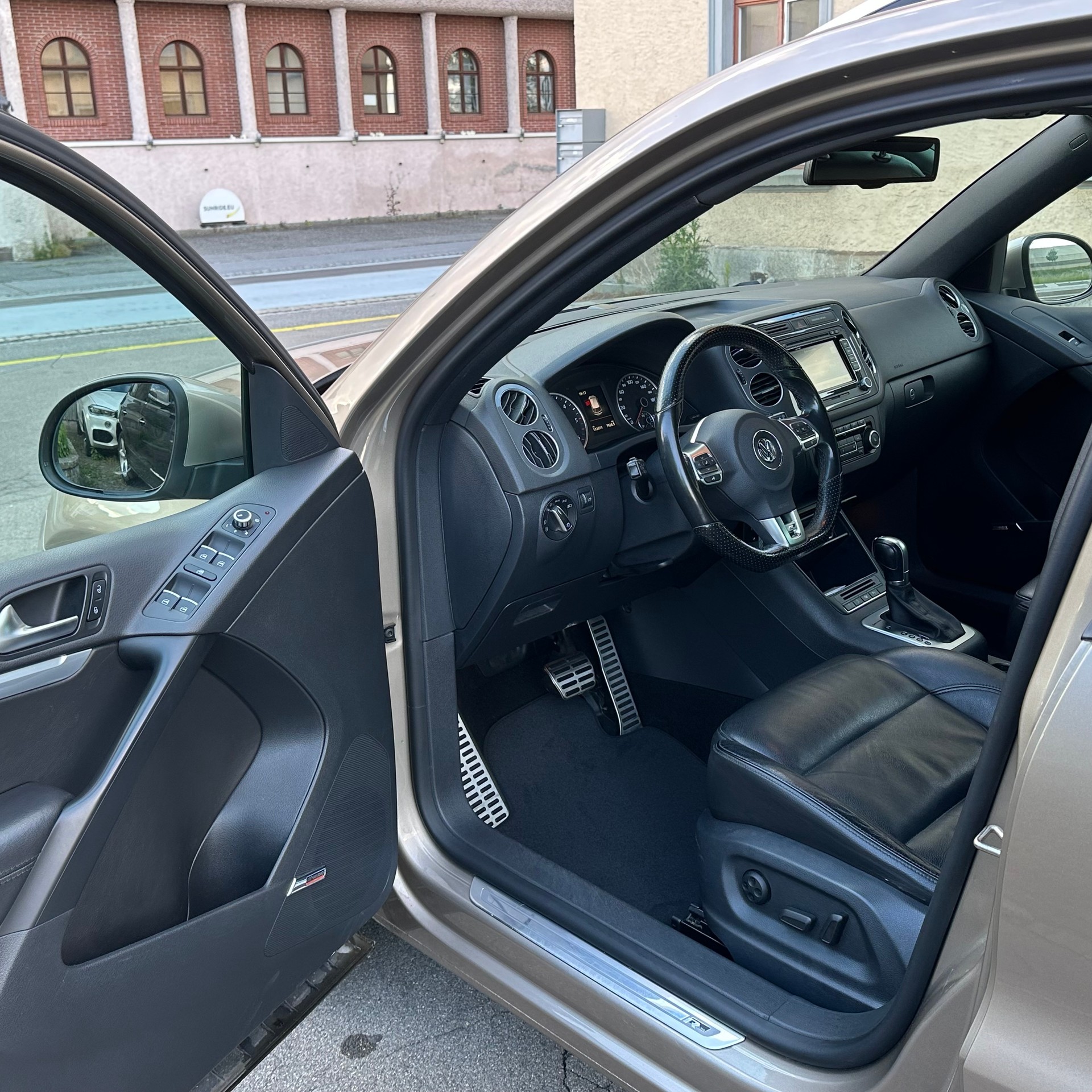 VW Tiguan 2.0 TDI BMT Cup R-Line 4Motion DSG-image-7