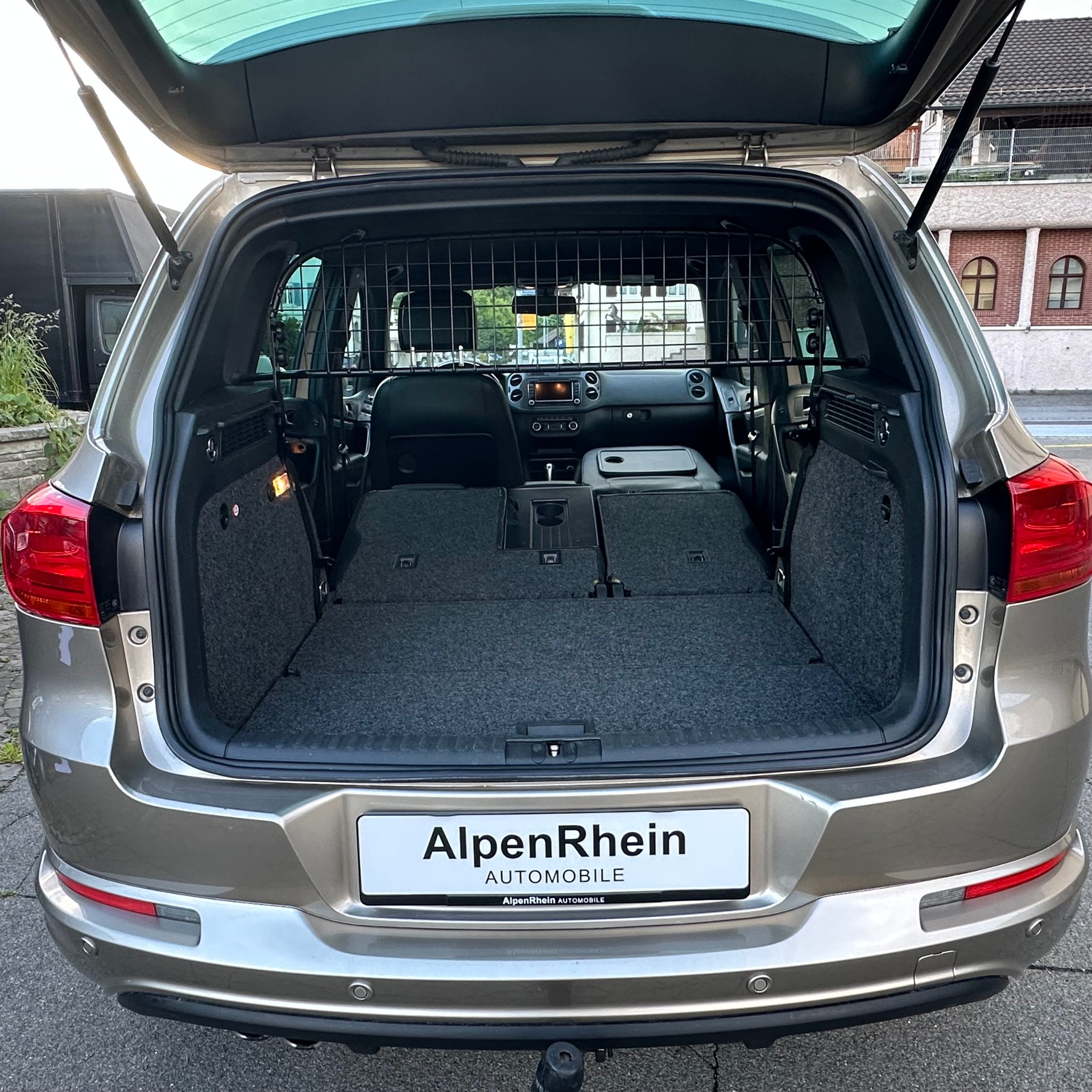 VW Tiguan 2.0 TDI BMT Cup R-Line 4Motion DSG-image-15