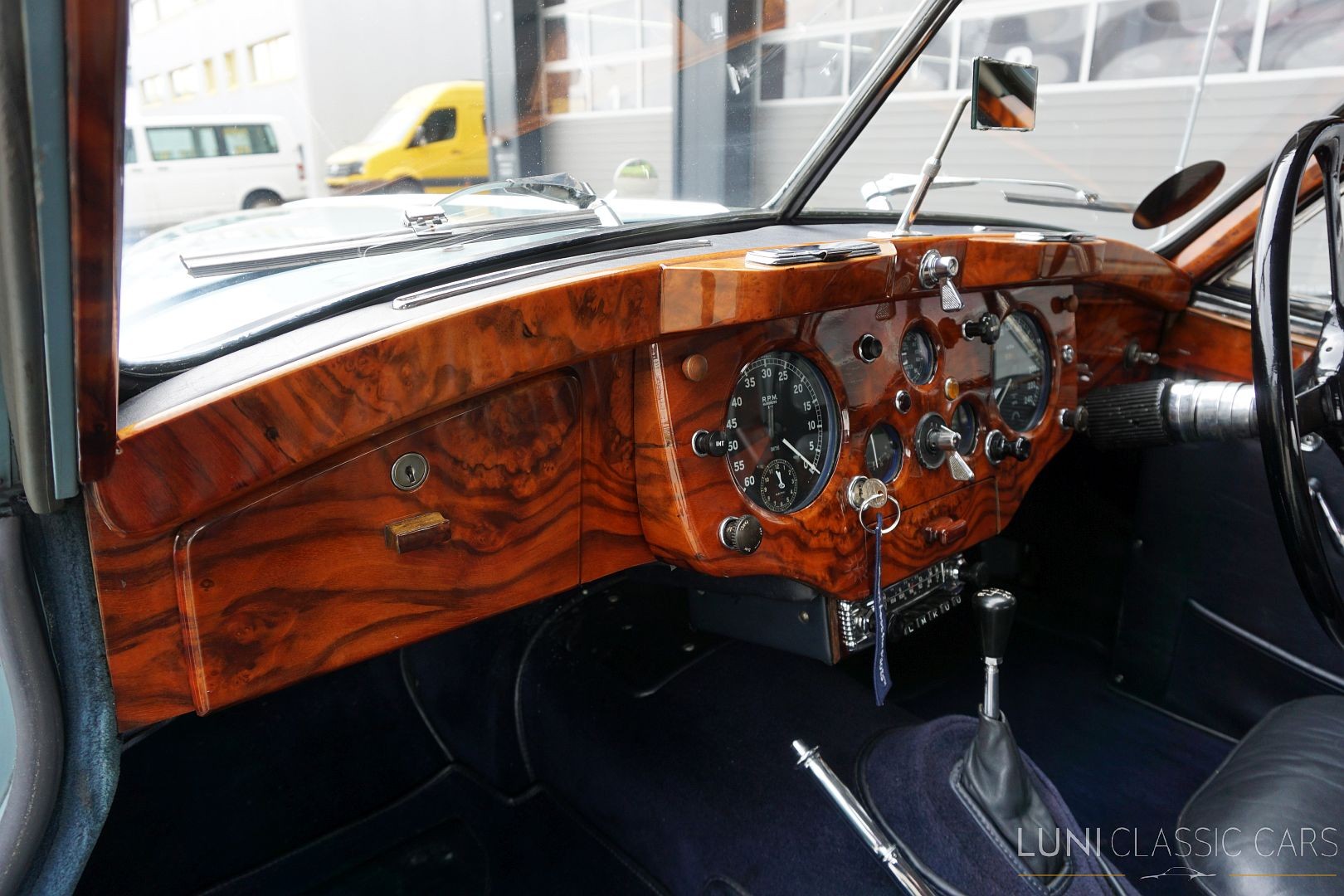 JAGUAR XK140 Drophead Coupé-image-9