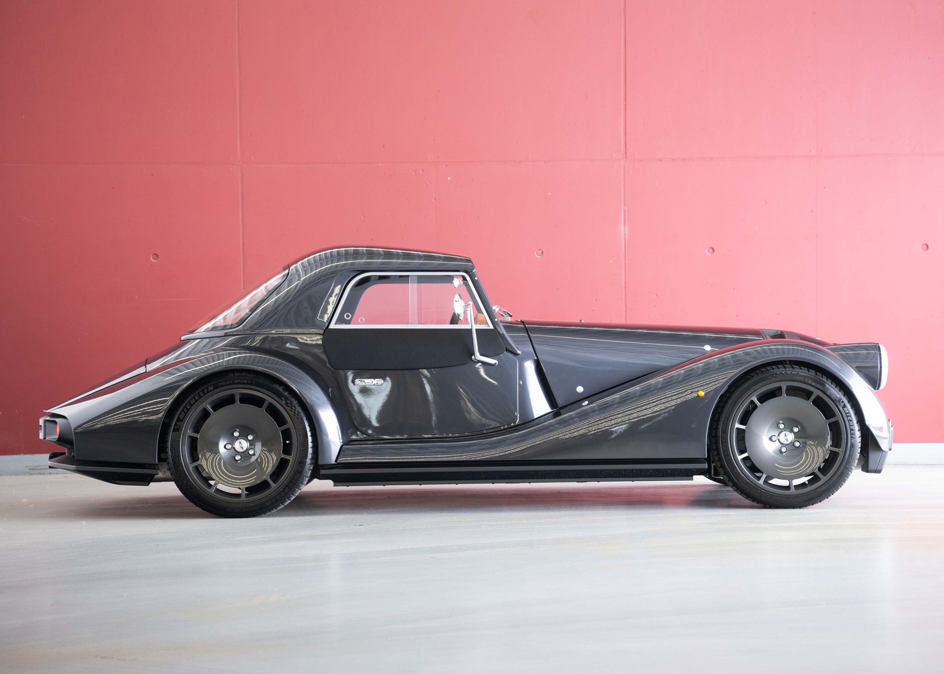MORGAN Supersport 3.0 Bespoke (Swiss new car, Dark Silver metallic paint, 30-month factory warranty)-image-6