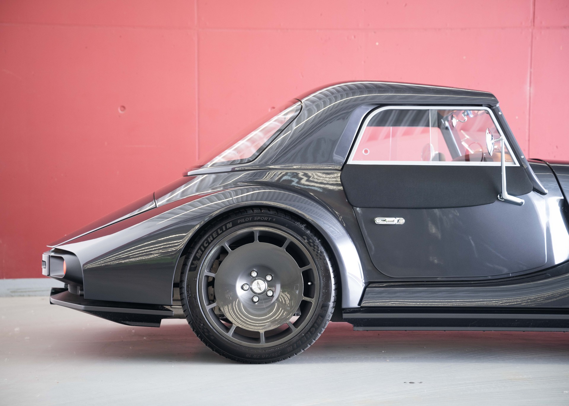 MORGAN Supersport 3.0 Bespoke (Swiss new car, Dark Silver metallic paint, 30-month factory warranty)-image-7