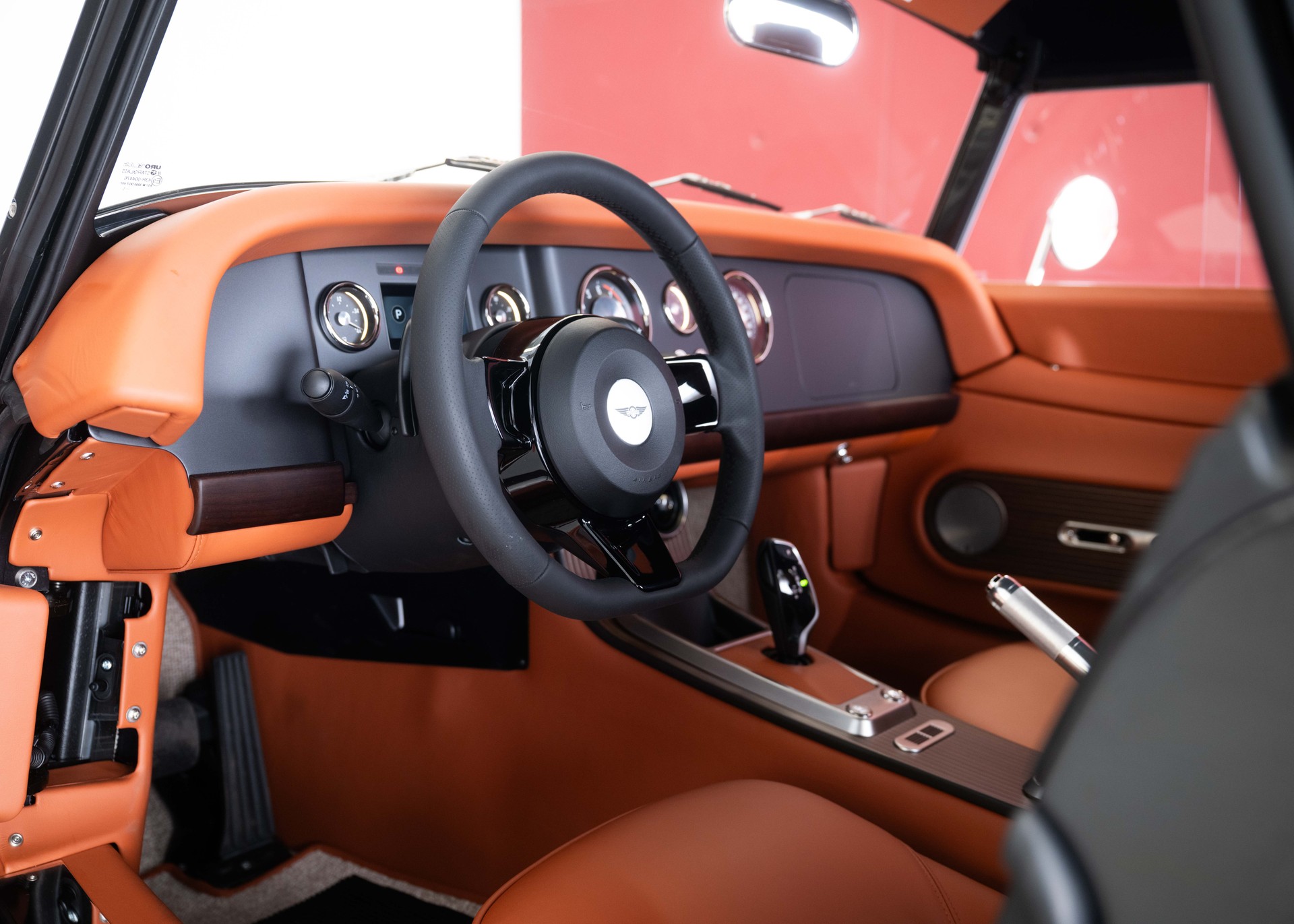 MORGAN Supersport 3.0 Bespoke (Swiss new car, Dark Silver metallic paint, 30-month factory warranty)-image-16