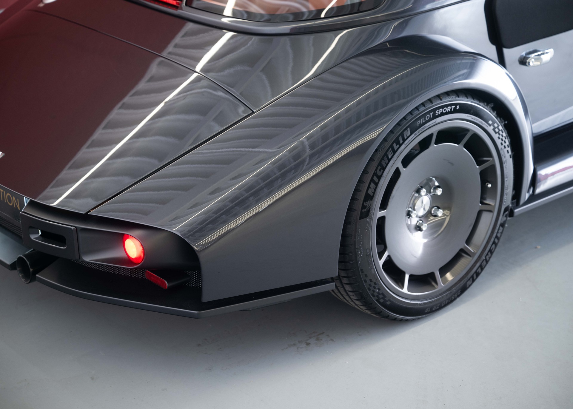 MORGAN Supersport 3.0 Bespoke (Swiss new car, Dark Silver metallic paint, 30-month factory warranty)-image-14