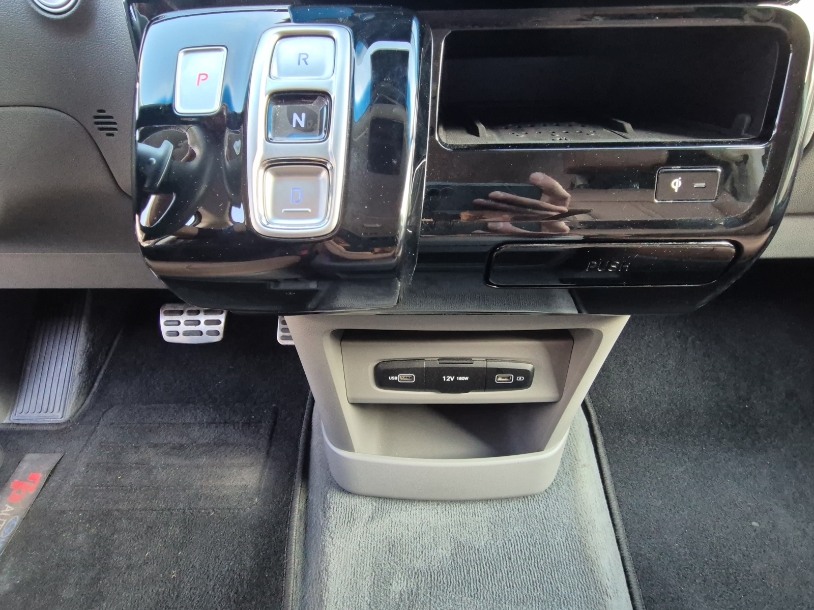 HYUNDAI Staria Premium 2.2 CRDi Vertex 4WD A-image-11