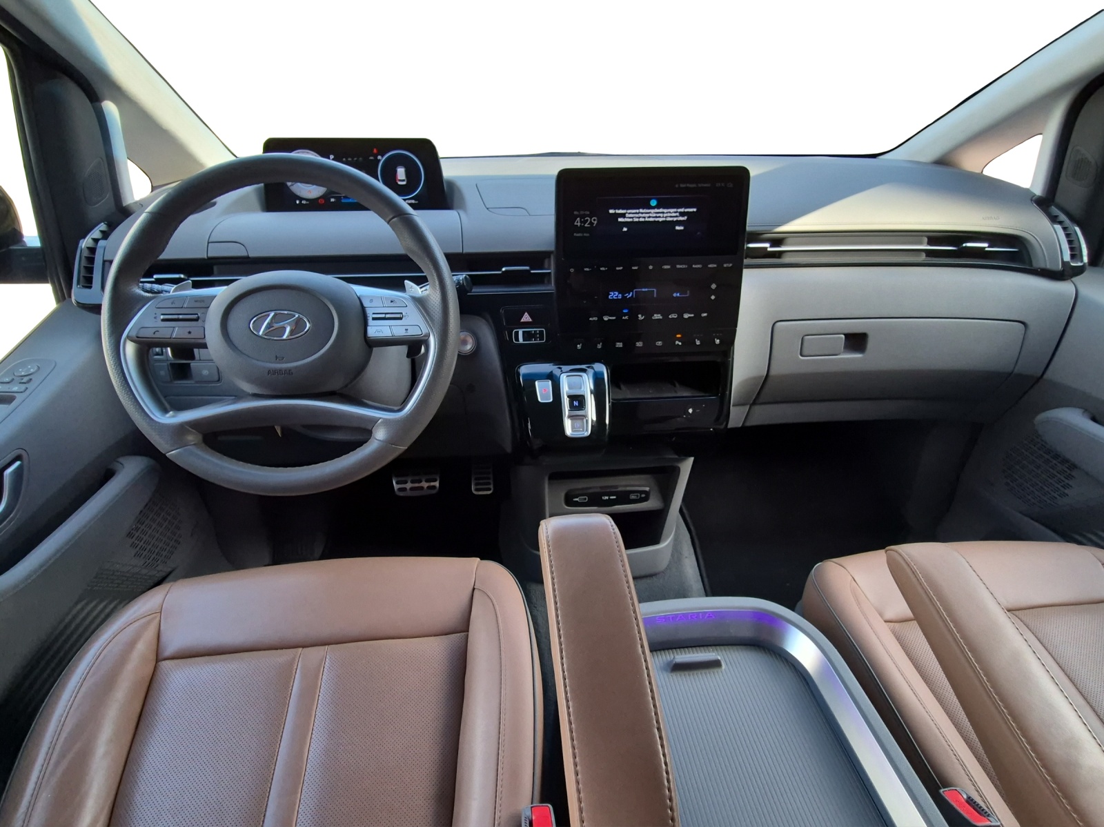 HYUNDAI Staria Premium 2.2 CRDi Vertex 4WD A-image-8