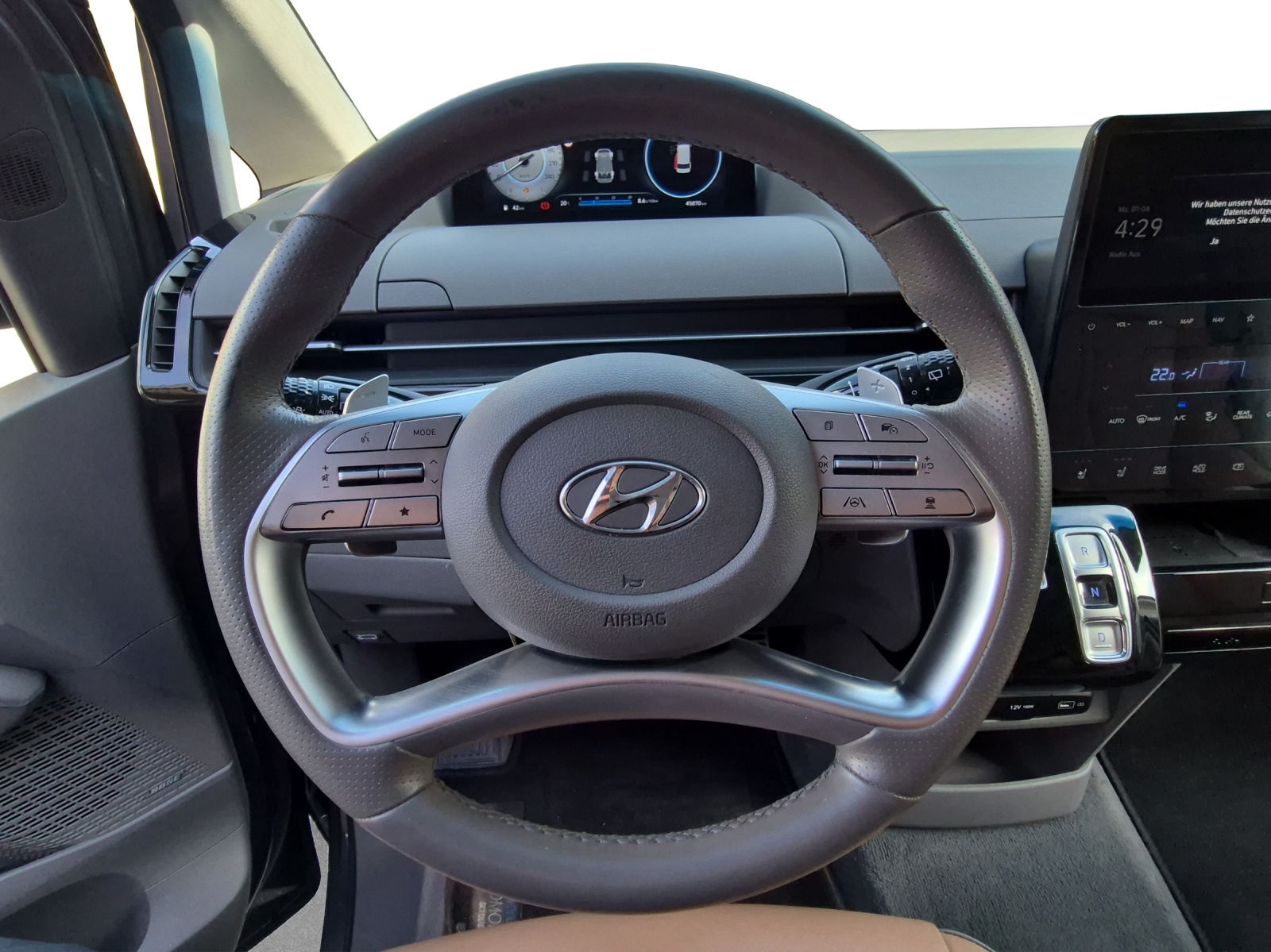 HYUNDAI Staria Premium 2.2 CRDi Vertex 4WD A-image-9