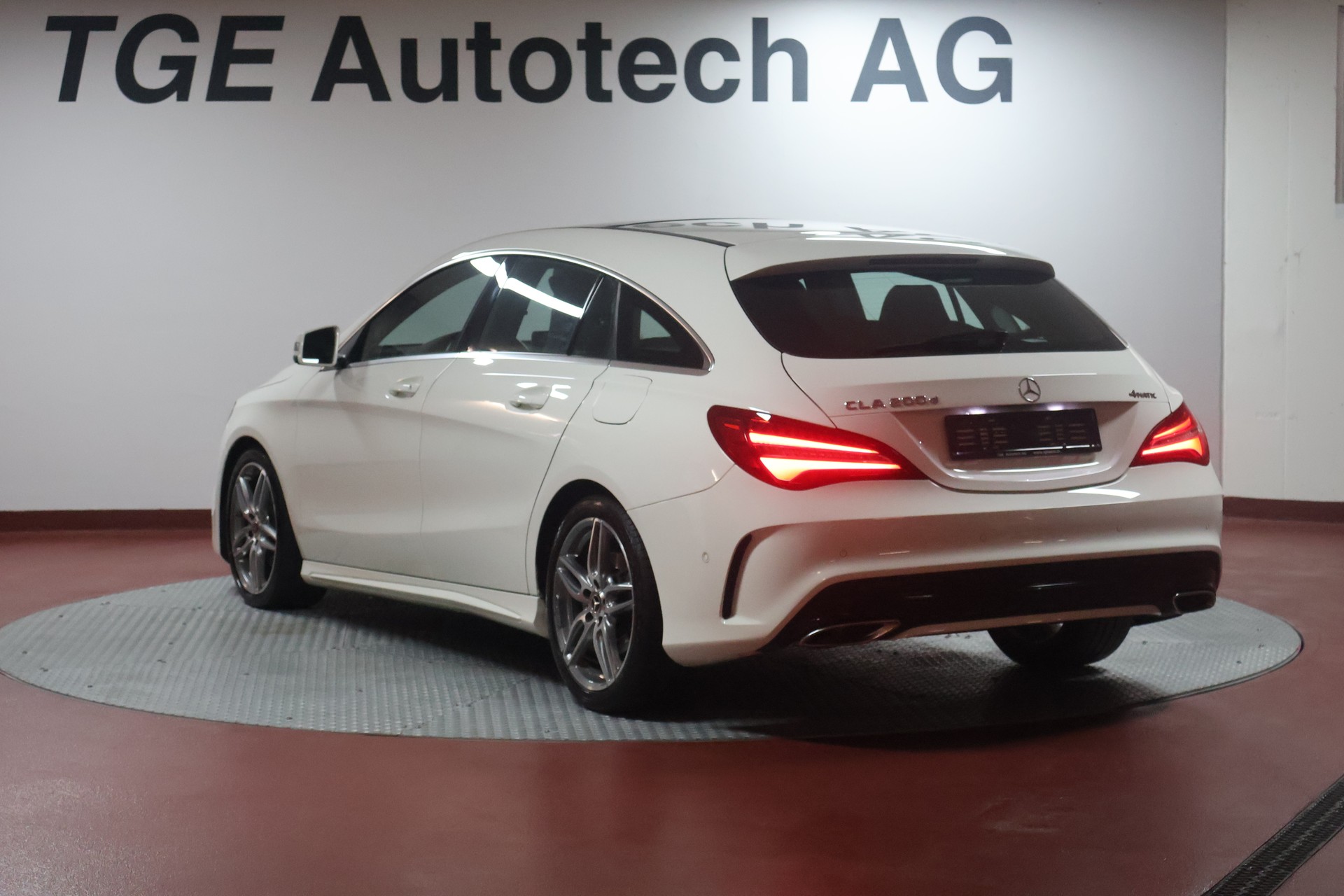 MERCEDES-BENZ CLA Shooting Brake 200 d AMG Line 4Matic 7G-DCT-image-17