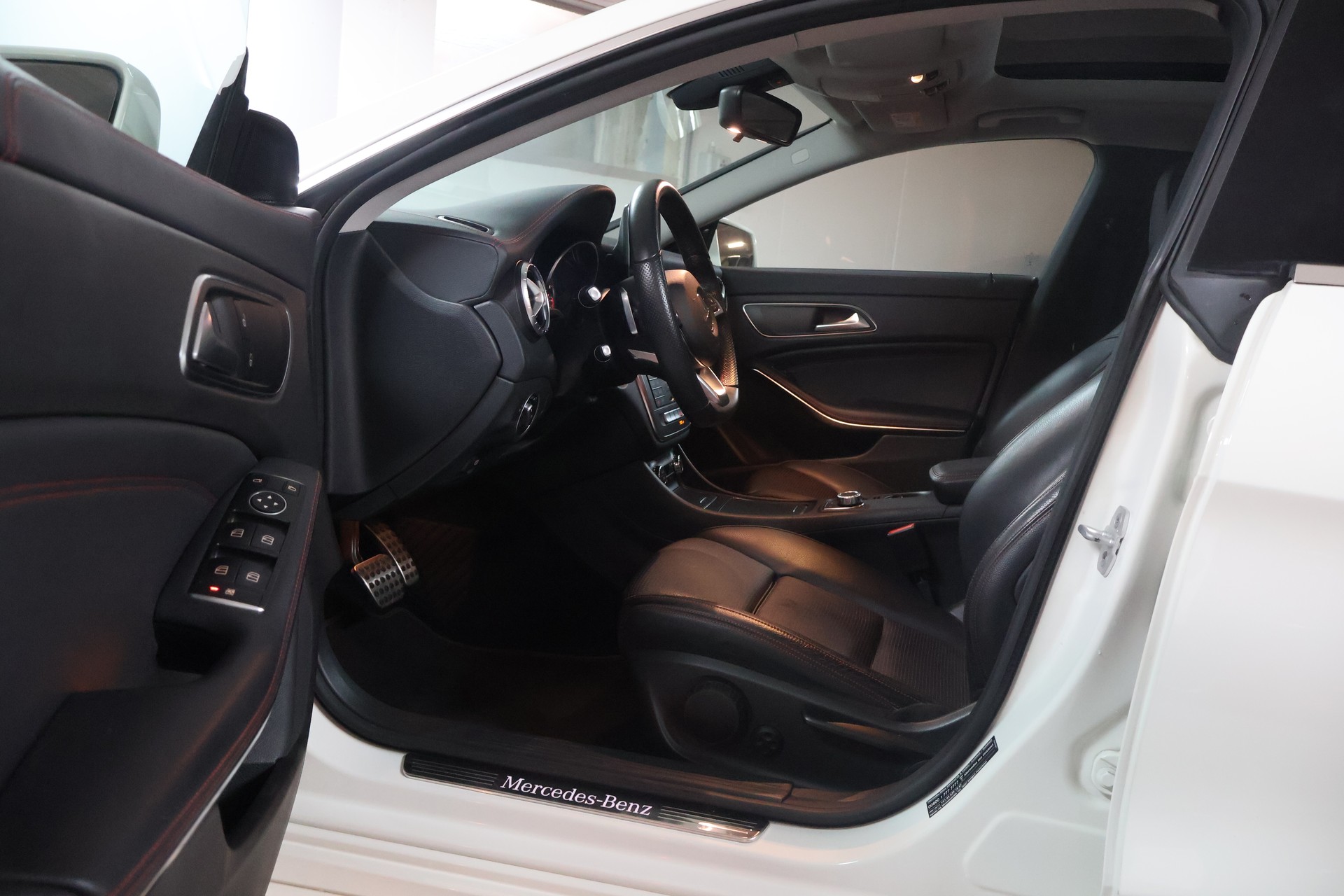MERCEDES-BENZ CLA Shooting Brake 200 d AMG Line 4Matic 7G-DCT-image-6