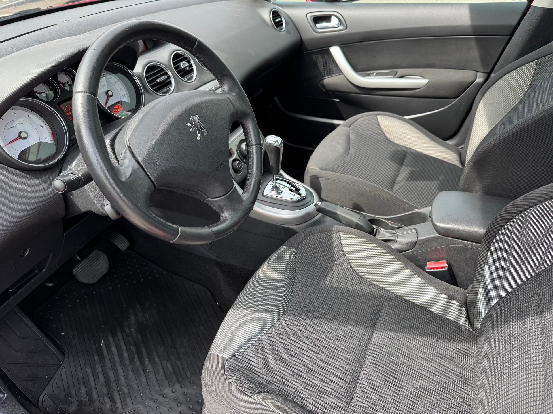 PEUGEOT 308 1.6 16V T Sport Pack Automatic-image-9