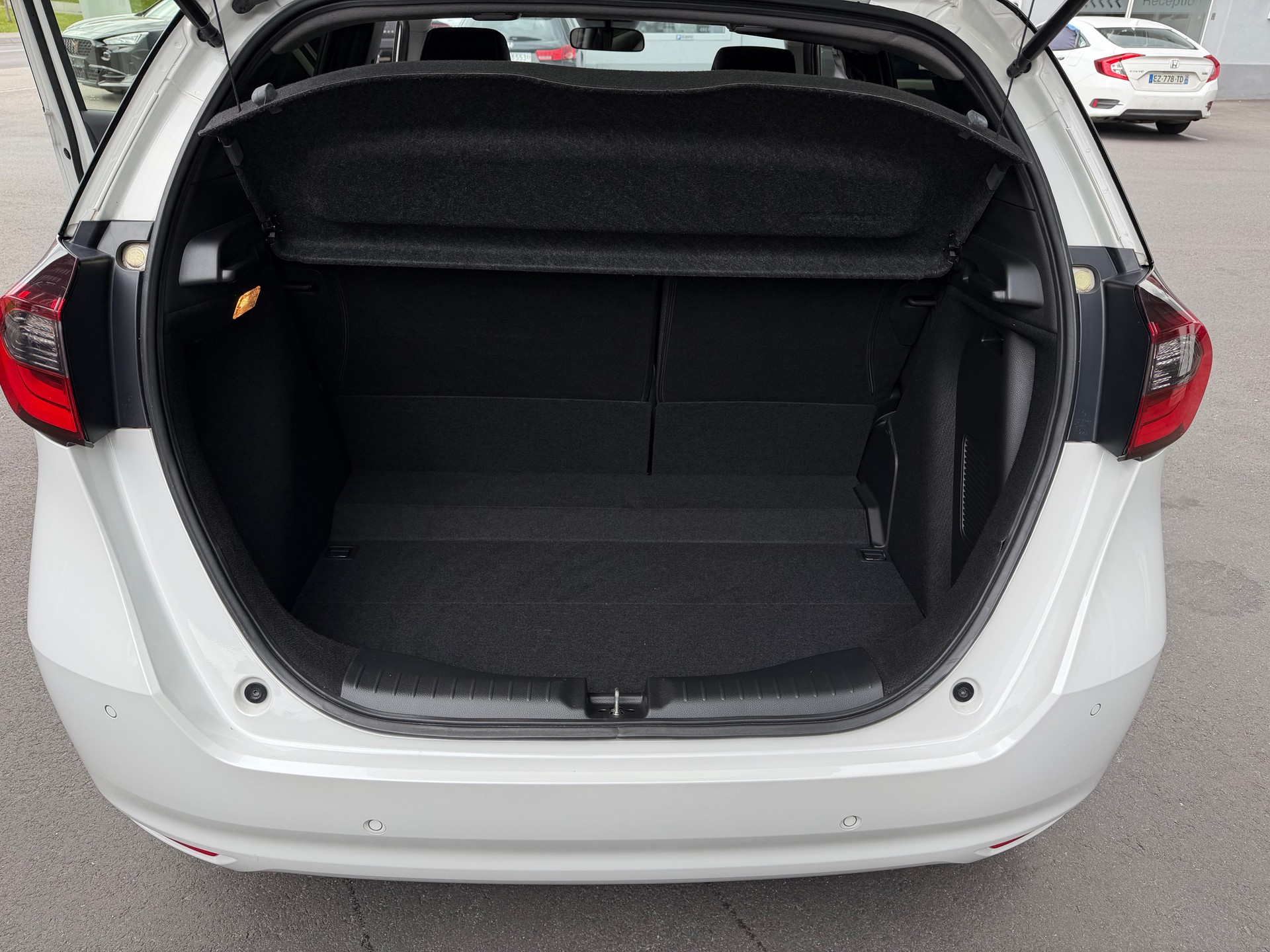 HONDA Jazz 1.5i-MMD Elegance E-CVT-image-11