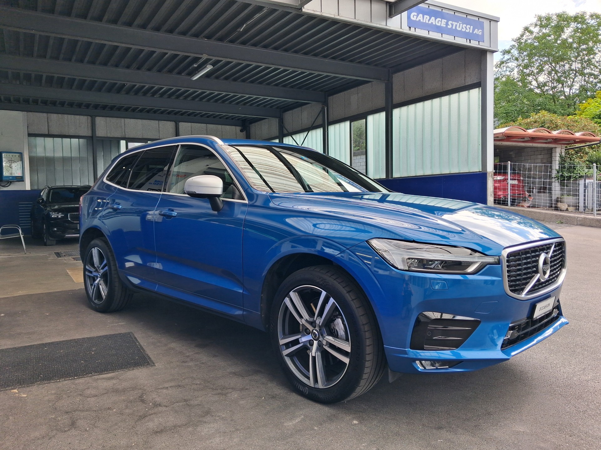 VOLVO XC60 T5 AWD R-Design-image-2