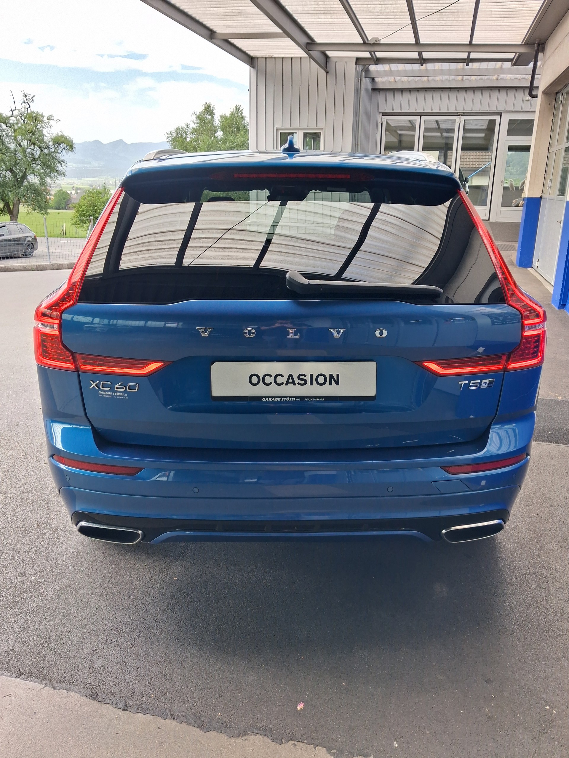 VOLVO XC60 T5 AWD R-Design-image-3