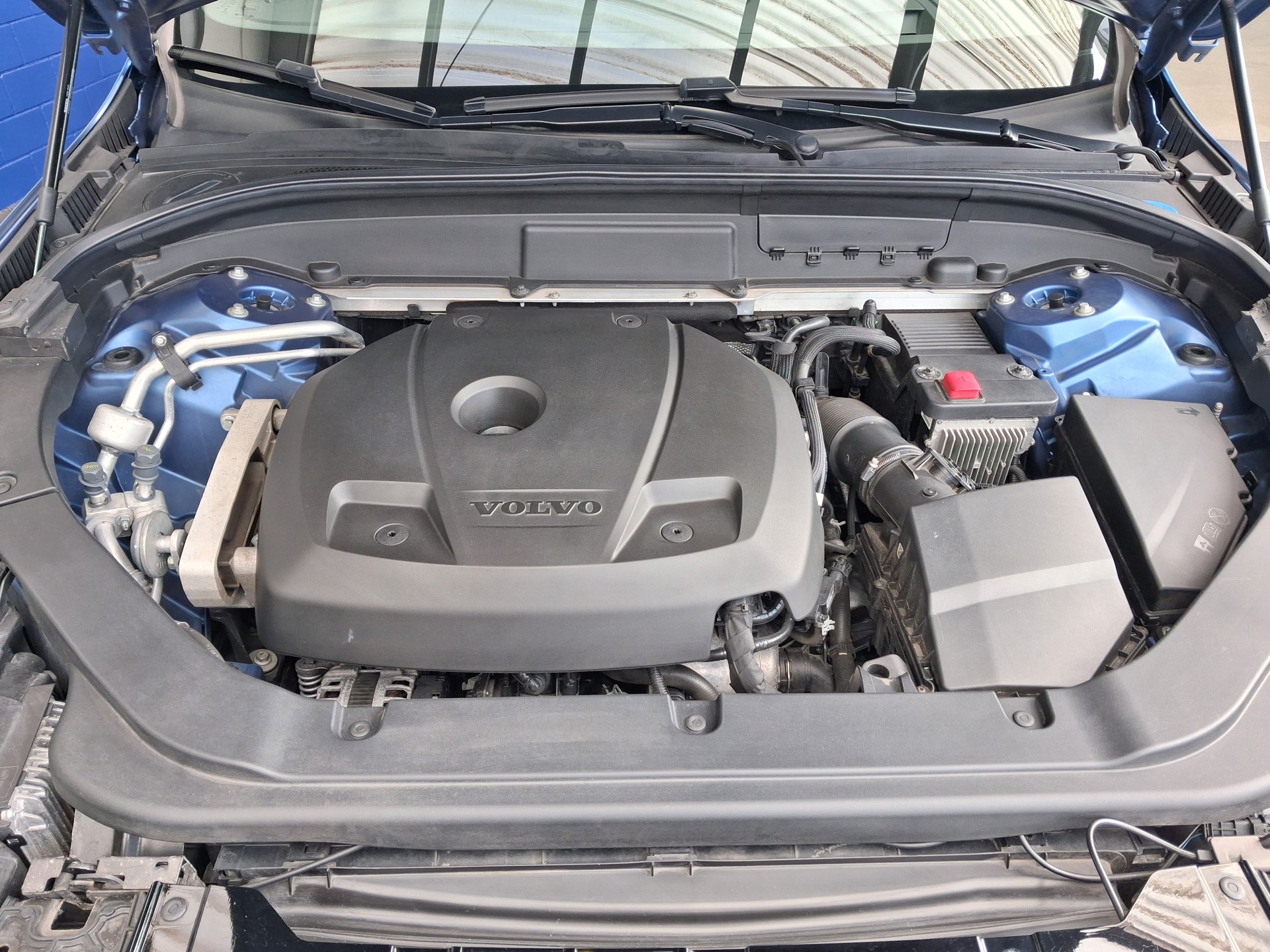 VOLVO XC60 T5 AWD R-Design-image-10