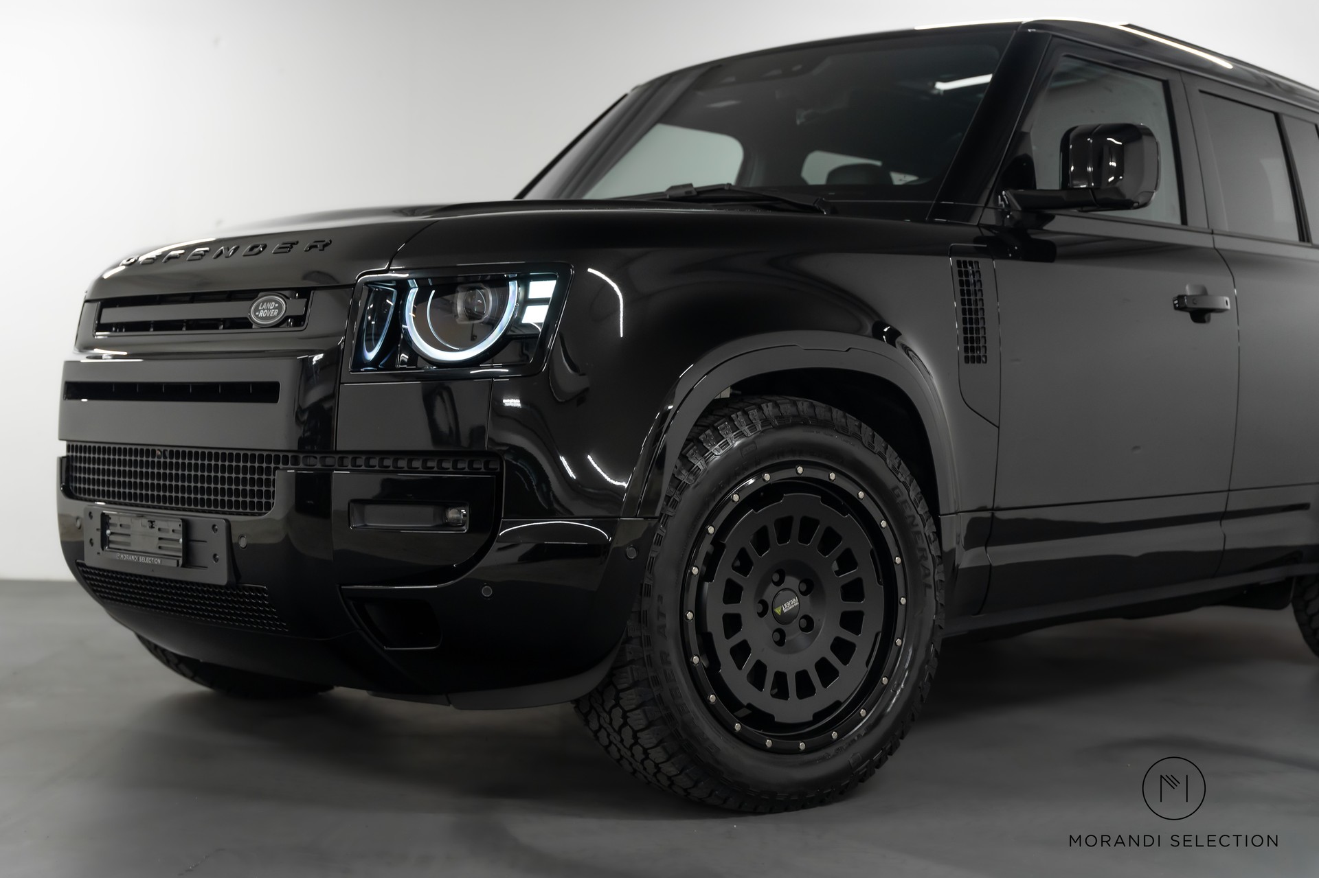 LAND ROVER Defender 110 3.0 D I6 250 X-Dynamic SE-showroom-element-3