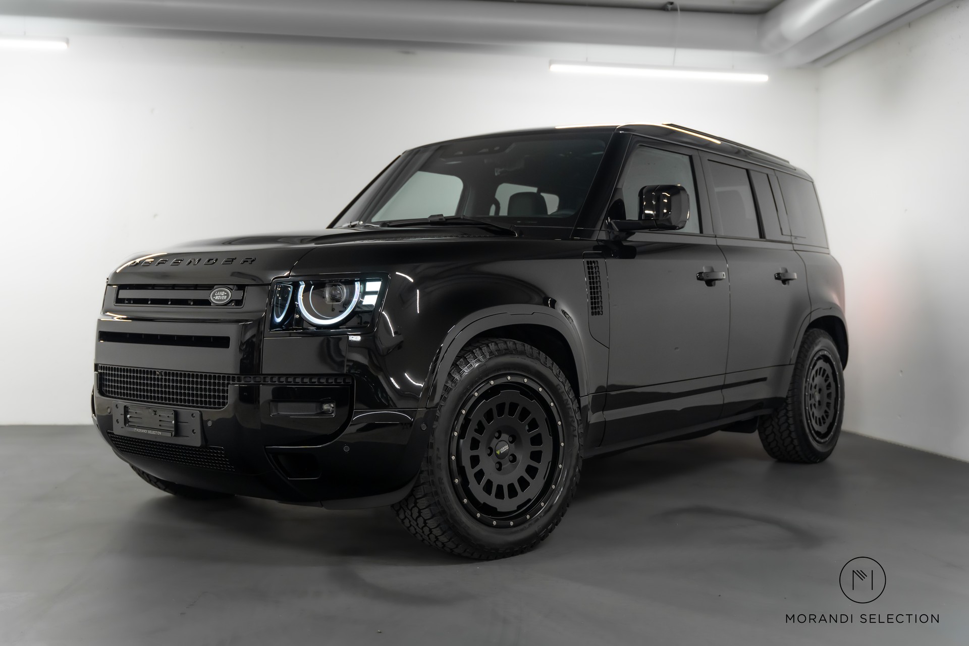 LAND ROVER Defender 110 3.0 D I6 250 X-Dynamic SE-showroom-element-1
