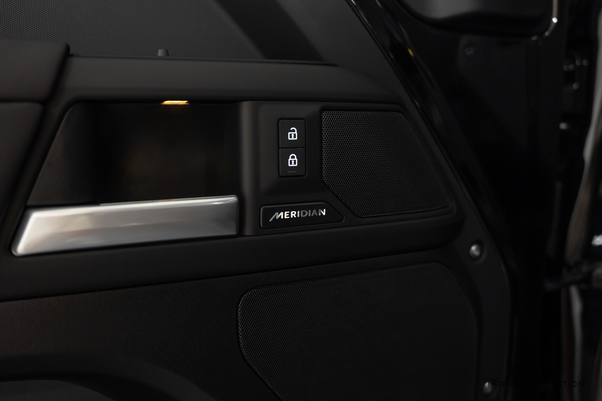 LAND ROVER Defender 110 3.0 D I6 250 X-Dynamic SE-image-22