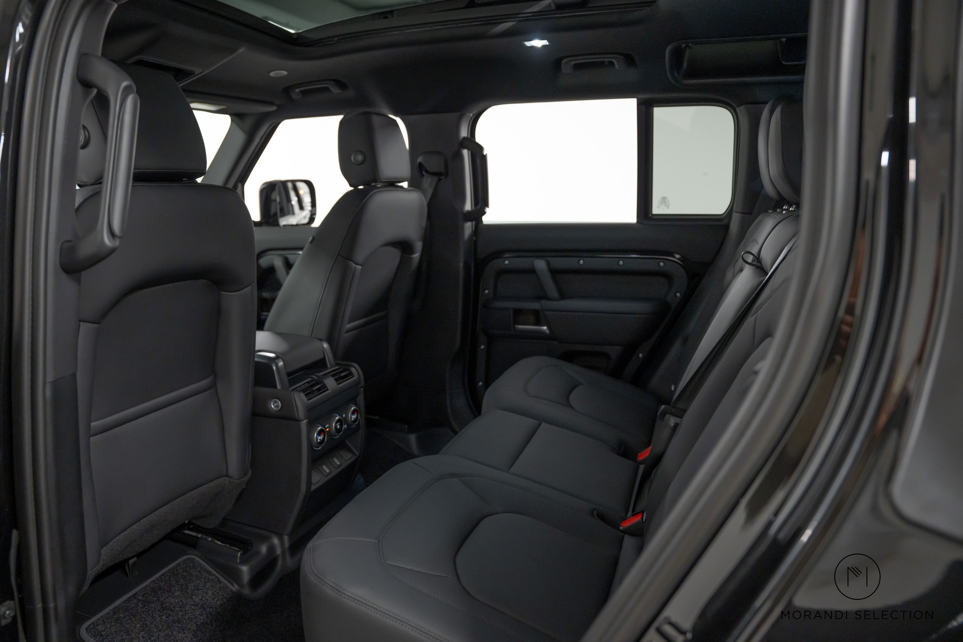 LAND ROVER Defender 110 3.0 D I6 250 X-Dynamic SE-image-14