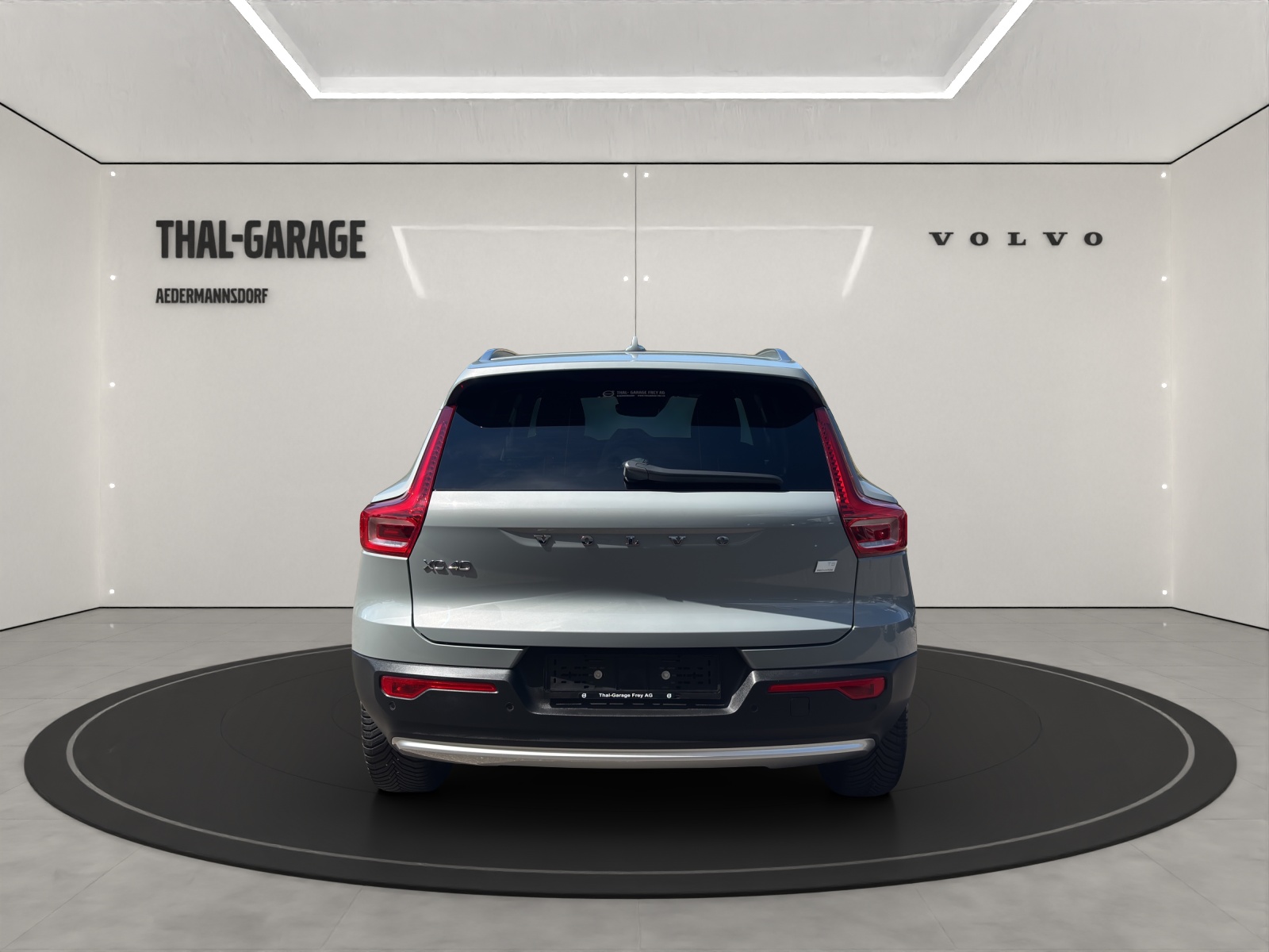VOLVO XC40 1.5 T5 PiH Plus Bright-showroom-element-3