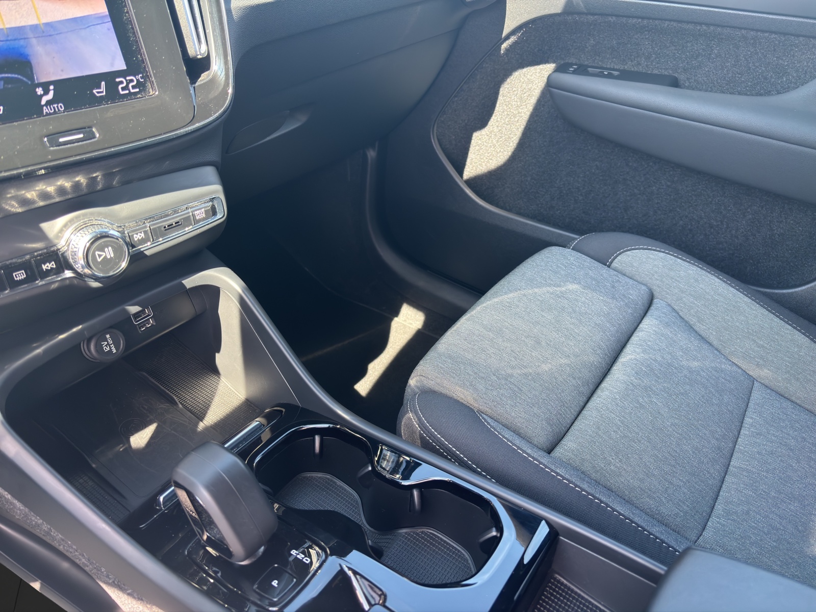 VOLVO XC40 1.5 T5 PiH Plus Bright-image-8