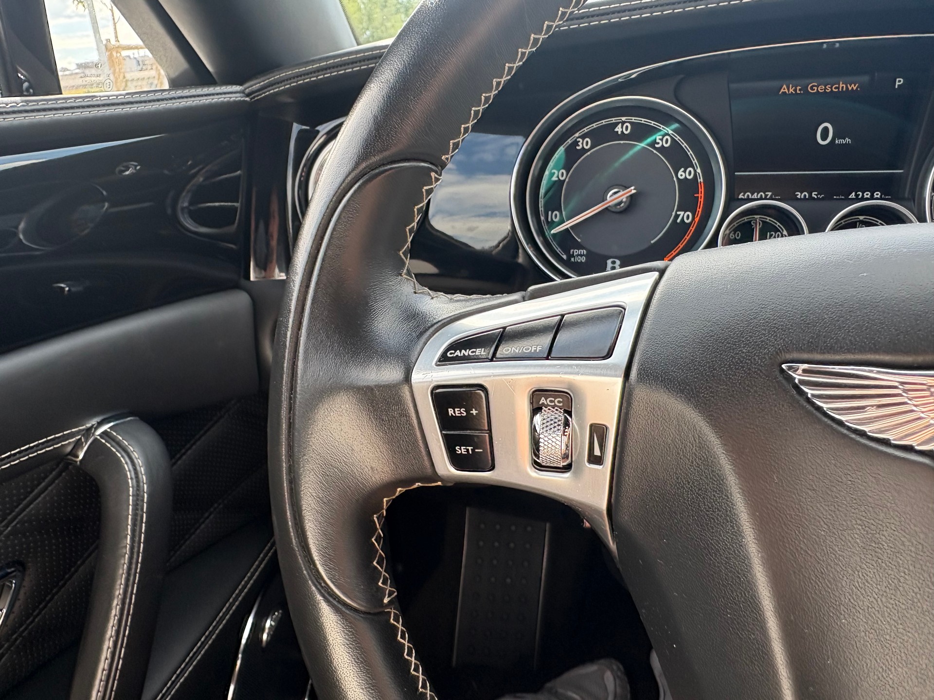 BENTLEY Flying Spur 6.0-image-17