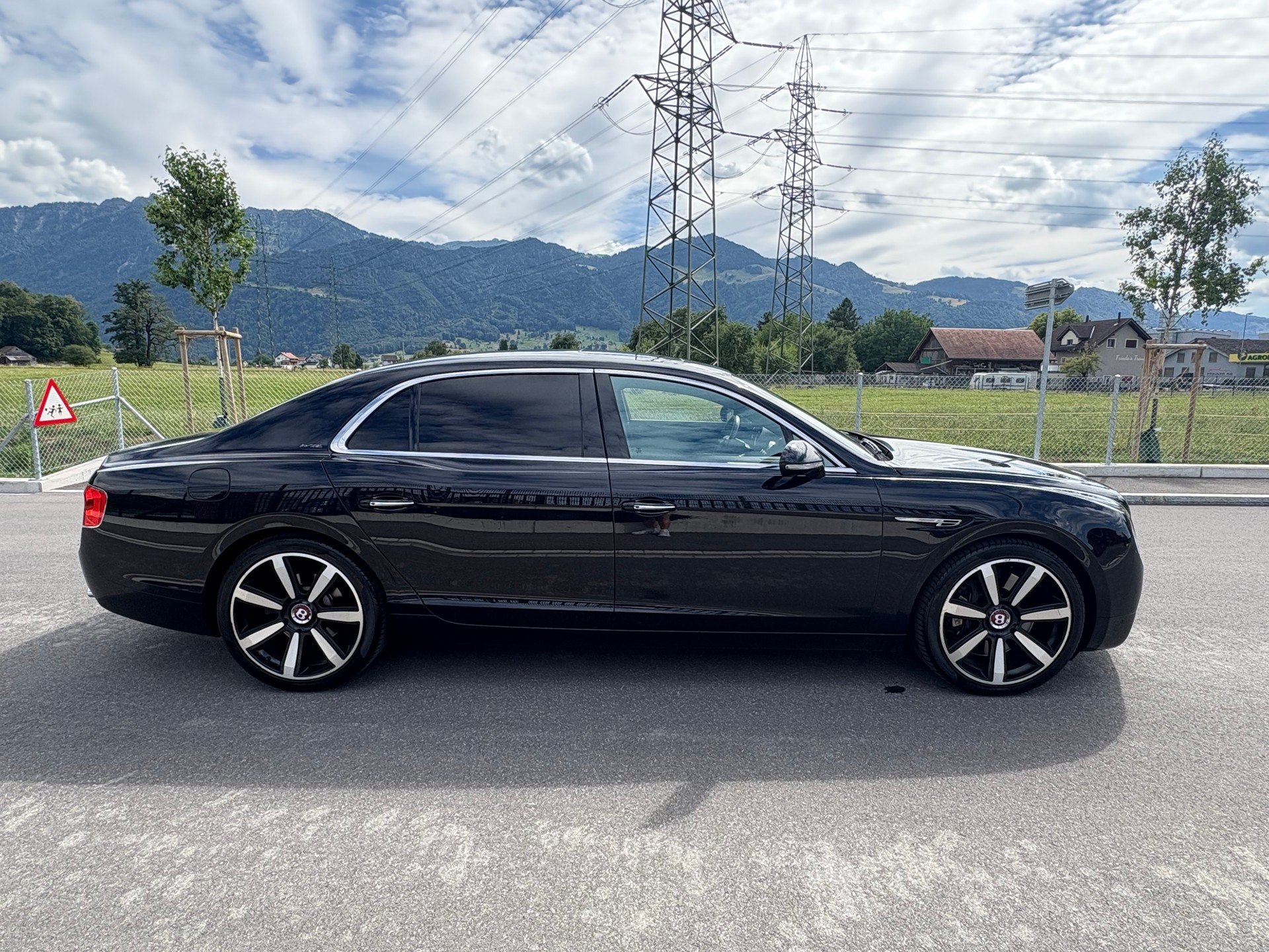 BENTLEY Flying Spur 6.0-showroom-element-1