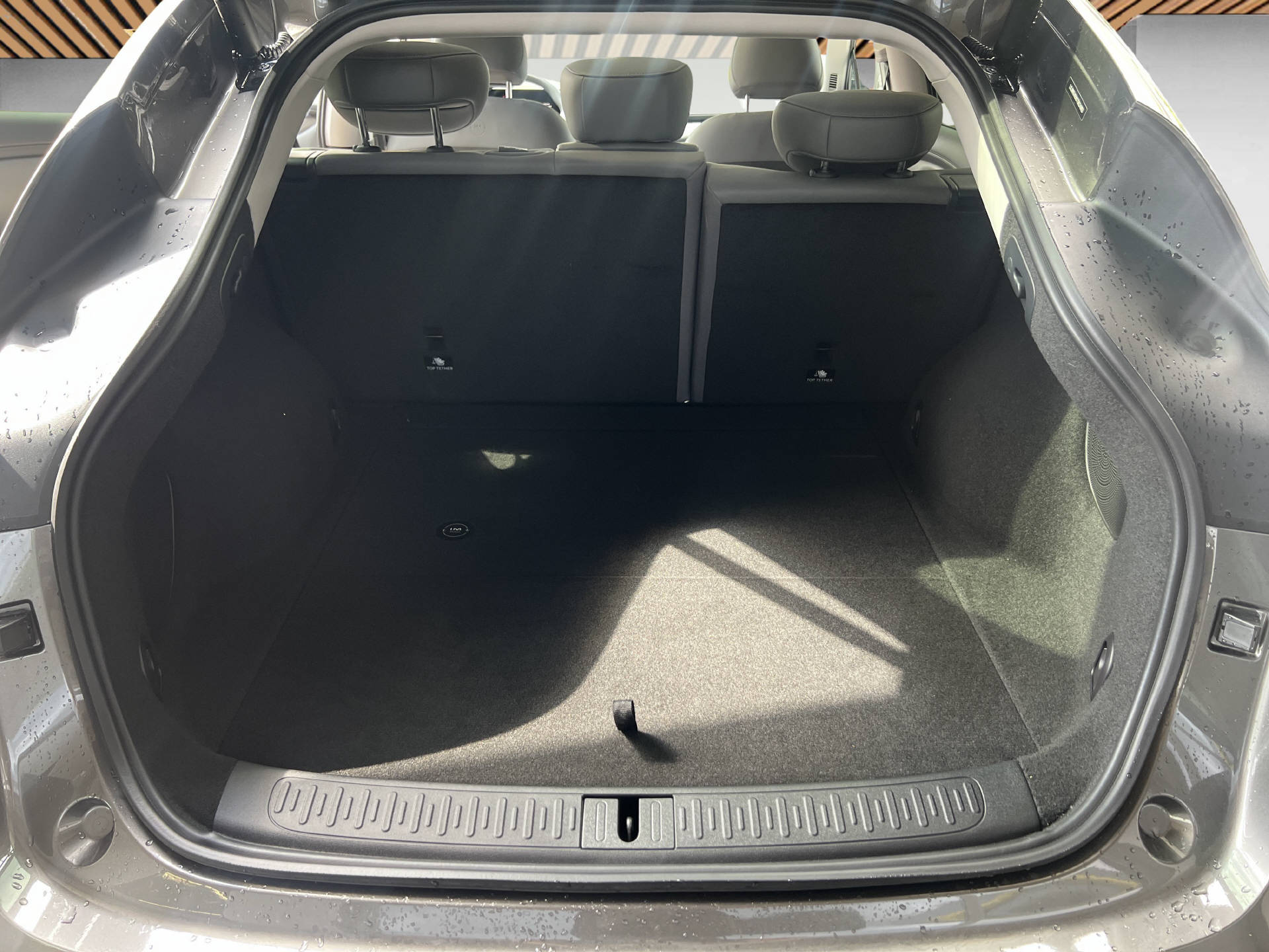 MG IM6 100 kWh Performance 21 4WD-image-9