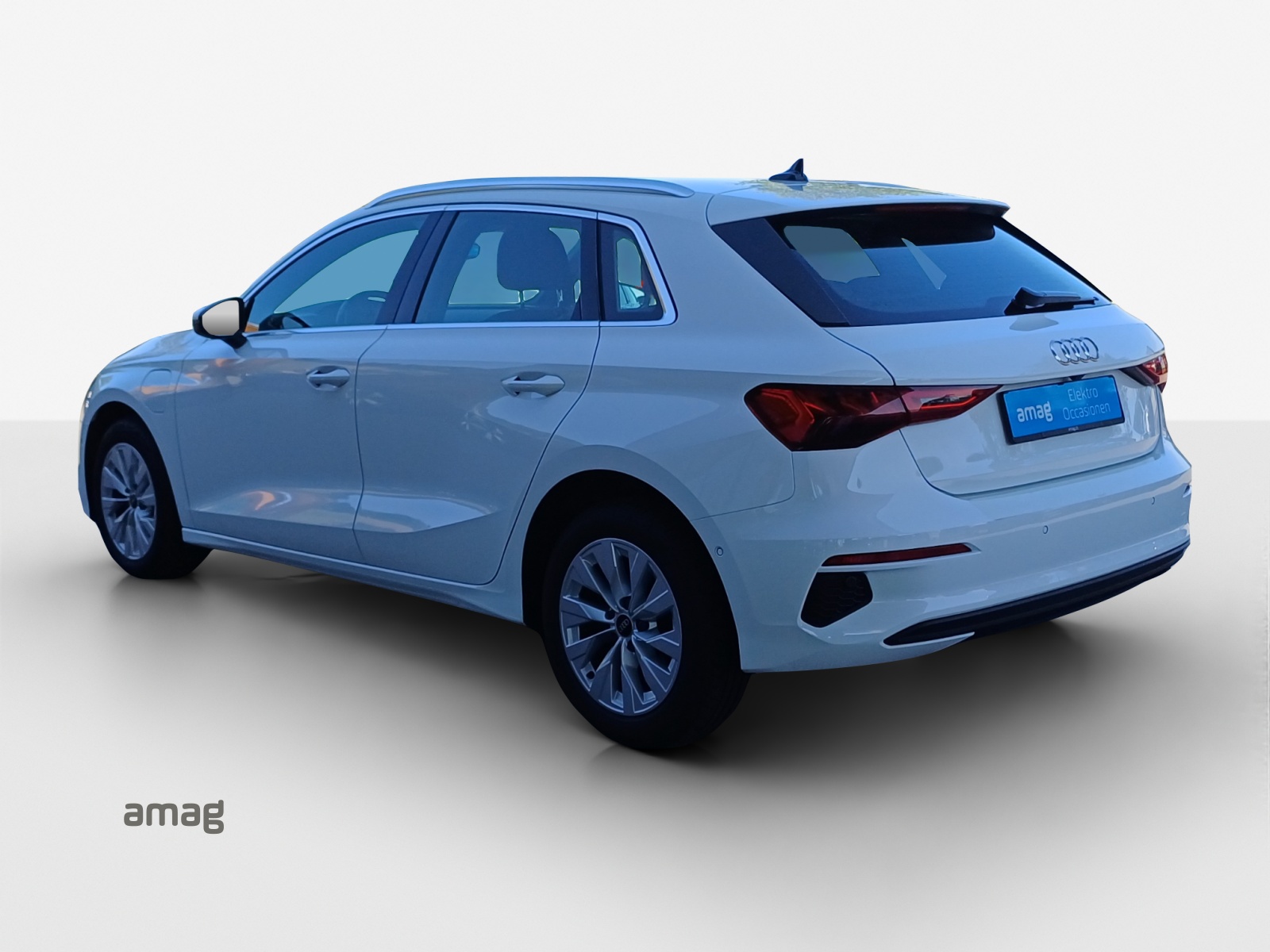 AUDI A3 Sportback 40 TFSI e Attraction S-tronic-showroom-element-2