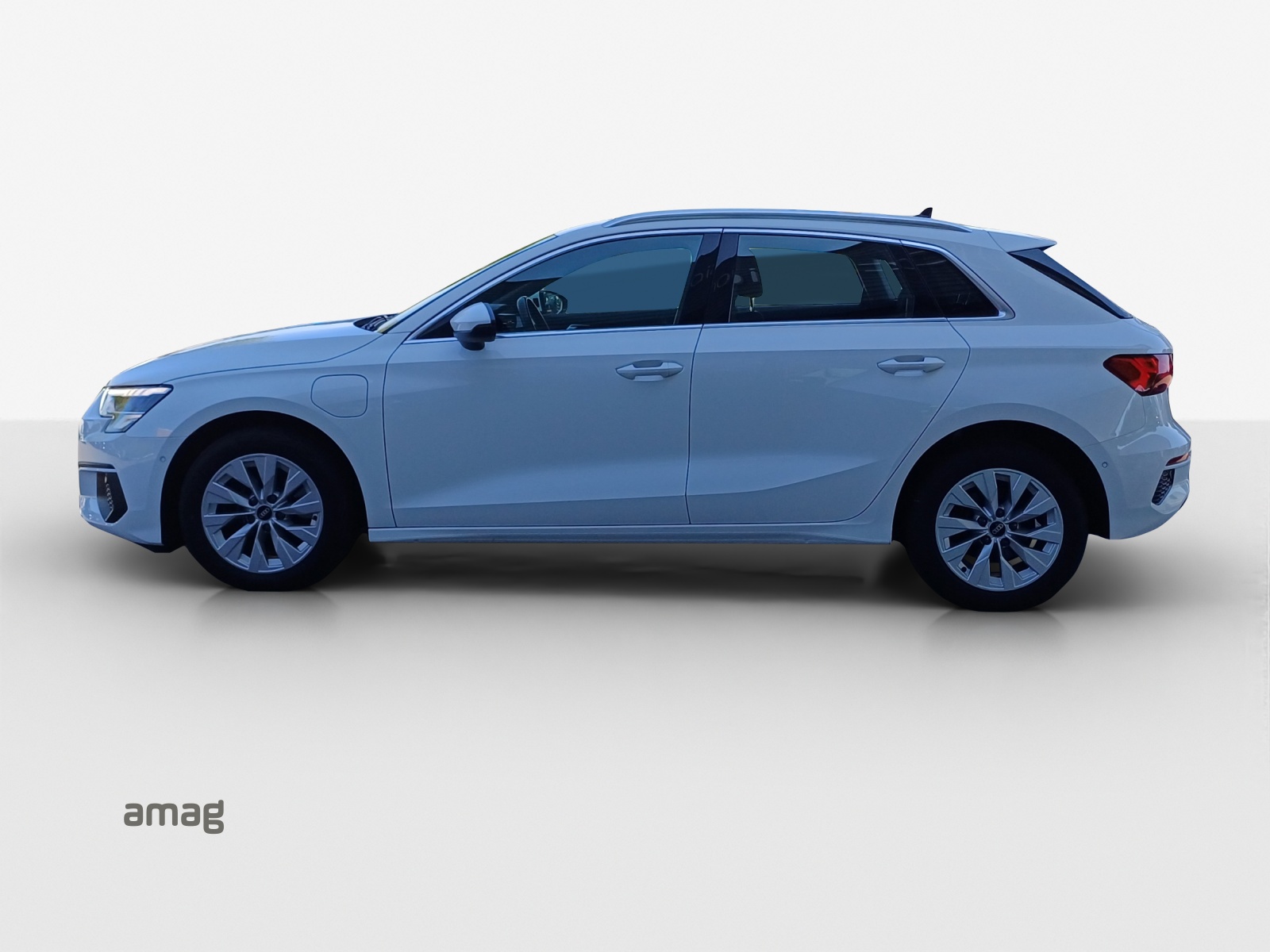 AUDI A3 Sportback 40 TFSI e Attraction S-tronic-showroom-element-1
