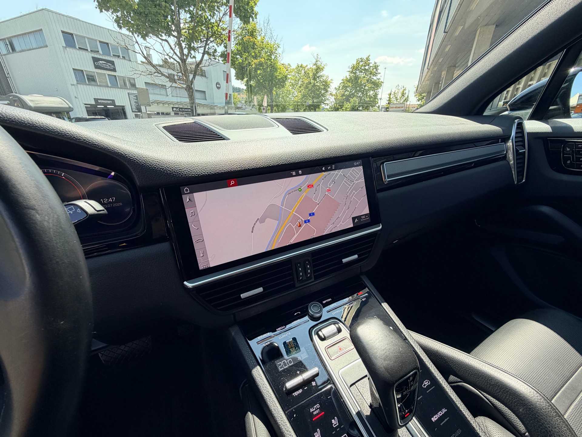 PORSCHE Cayenne-image-12