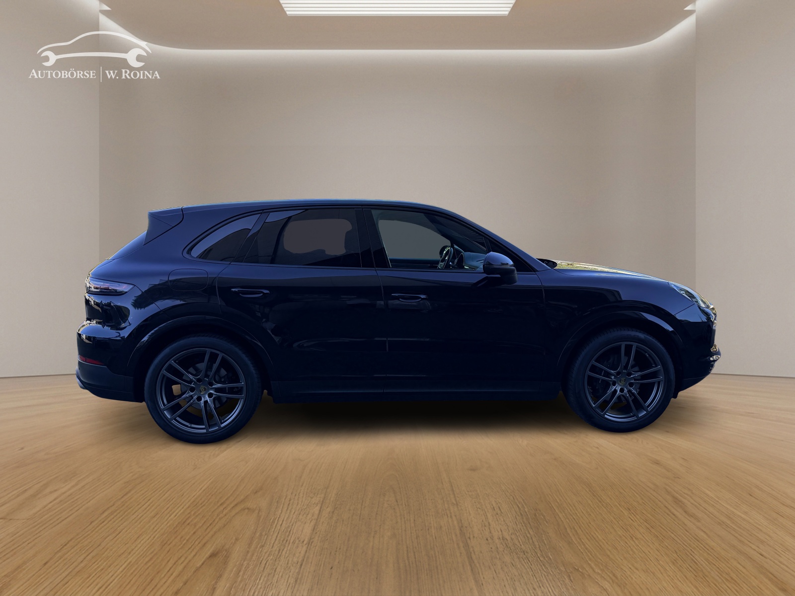 PORSCHE Cayenne-showroom-element-1
